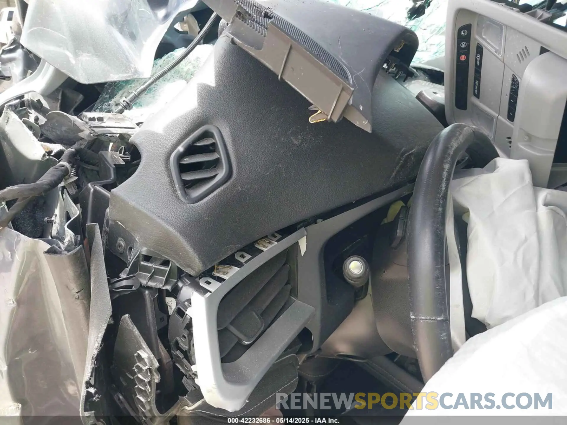 14 Photograph of a damaged car 1GKKNMLS8MZ174774 GMC ACADIA 2021