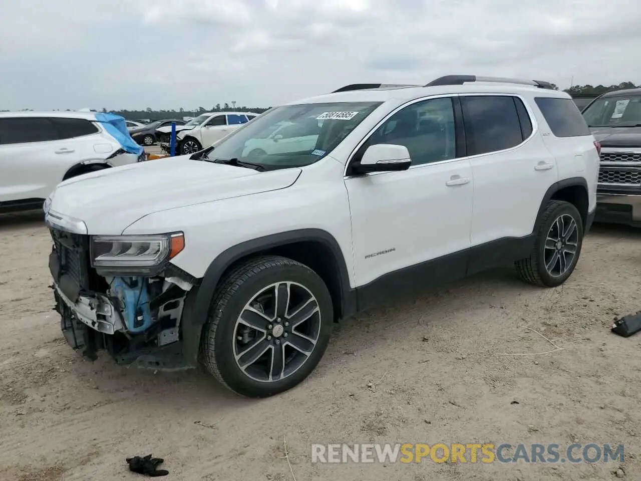 1 Photograph of a damaged car 1GKKNMLS8MZ196192 GMC ACADIA 2021