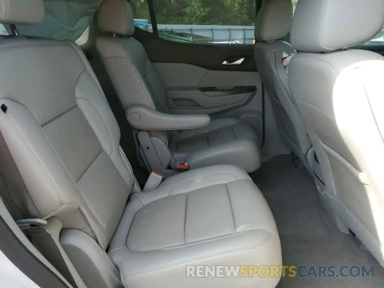 11 Photograph of a damaged car 1GKKNMLS9MZ173472 GMC ACADIA 2021