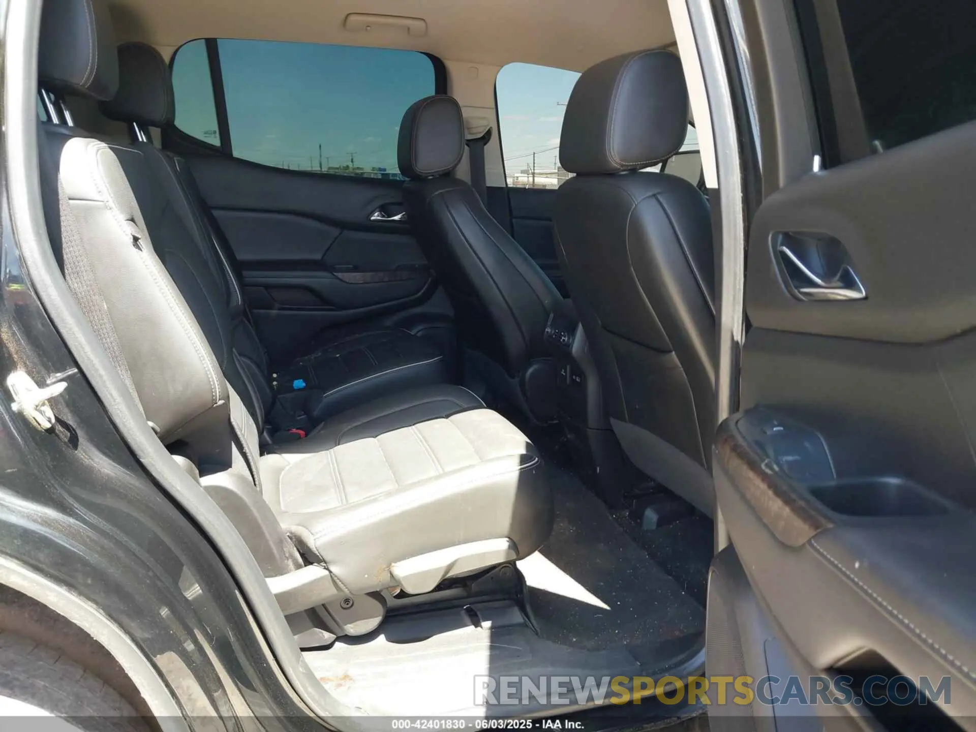 8 Photograph of a damaged car 1GKKNPLS3MZ179849 GMC ACADIA 2021