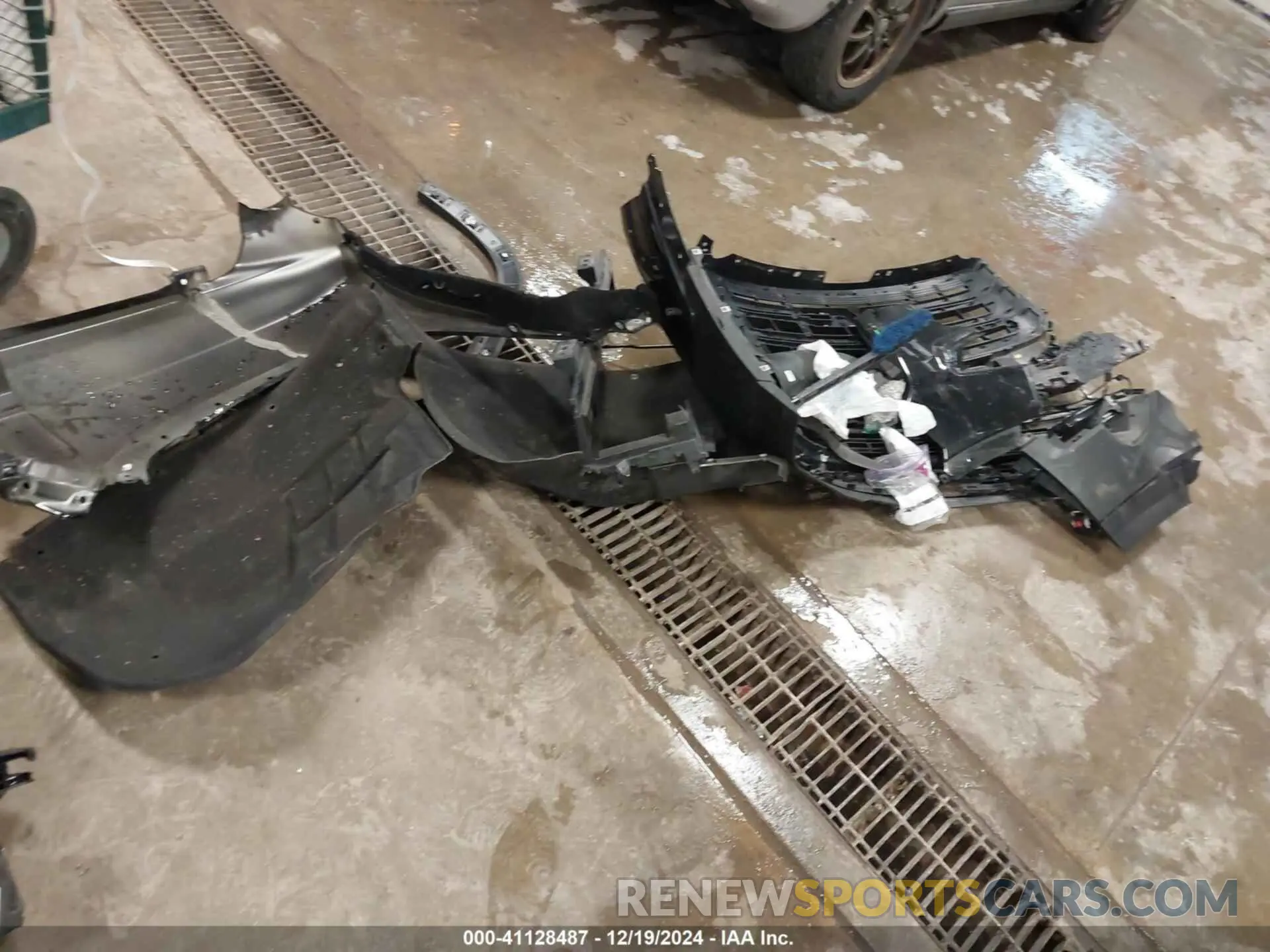 12 Photograph of a damaged car 1GKKNRL48MZ205827 GMC ACADIA 2021