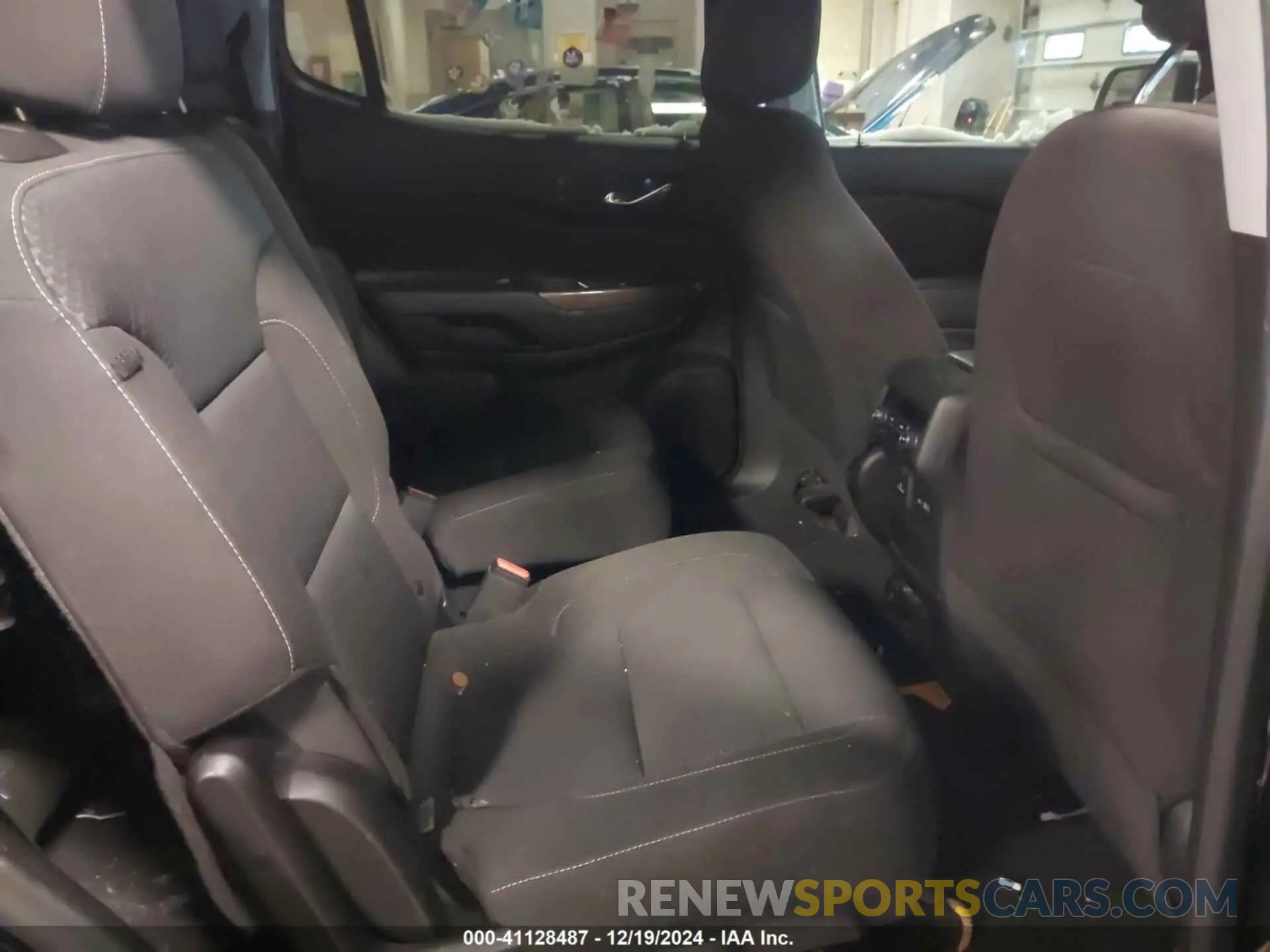 8 Photograph of a damaged car 1GKKNRL48MZ205827 GMC ACADIA 2021