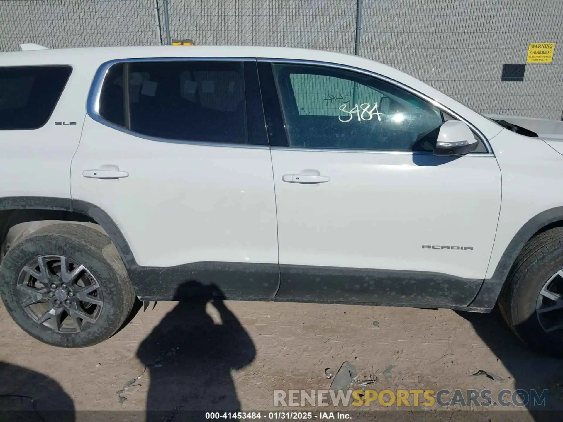 13 Photograph of a damaged car 1GKKNRL49MZ161241 GMC ACADIA 2021