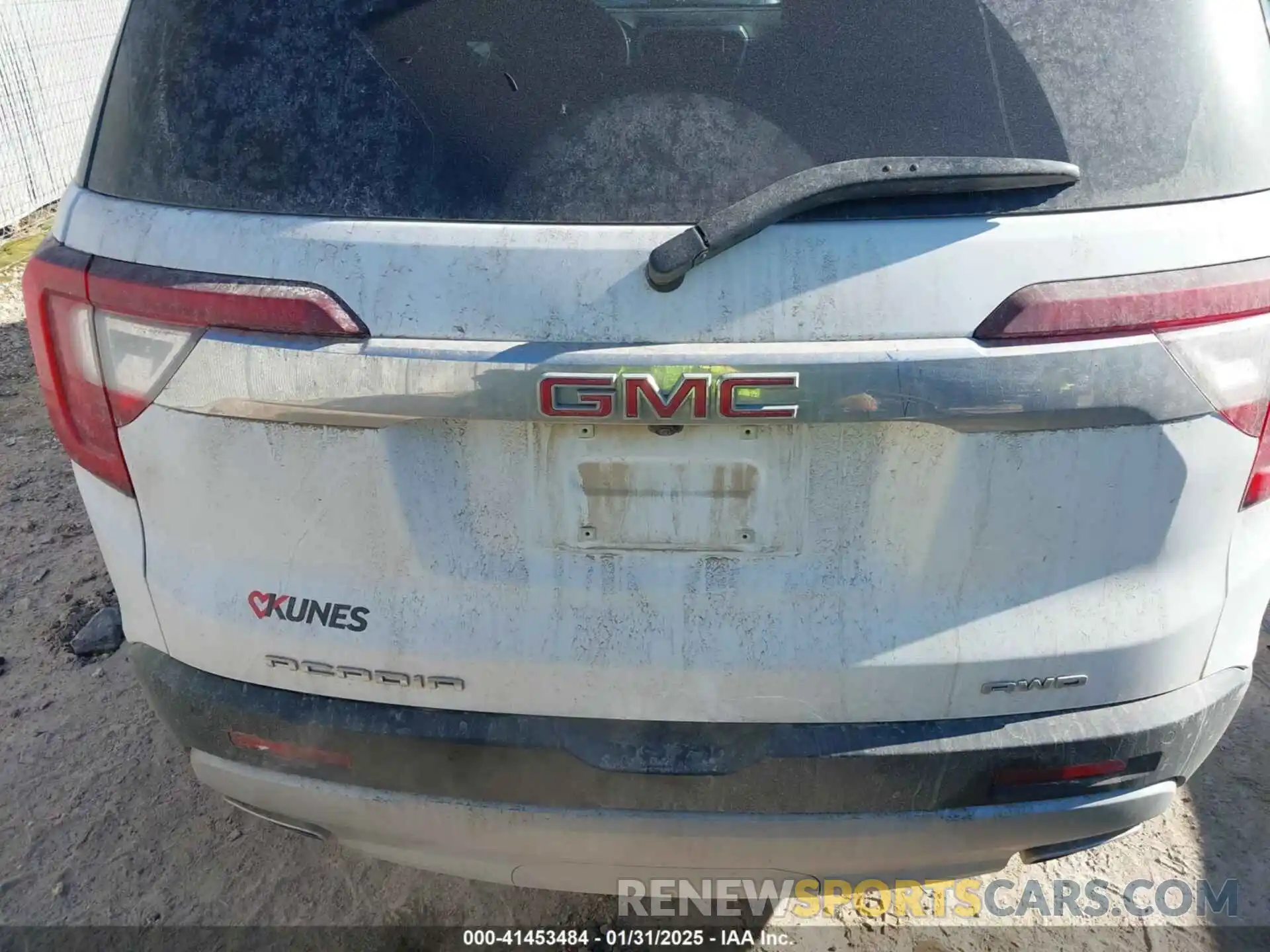 16 Photograph of a damaged car 1GKKNRL49MZ161241 GMC ACADIA 2021