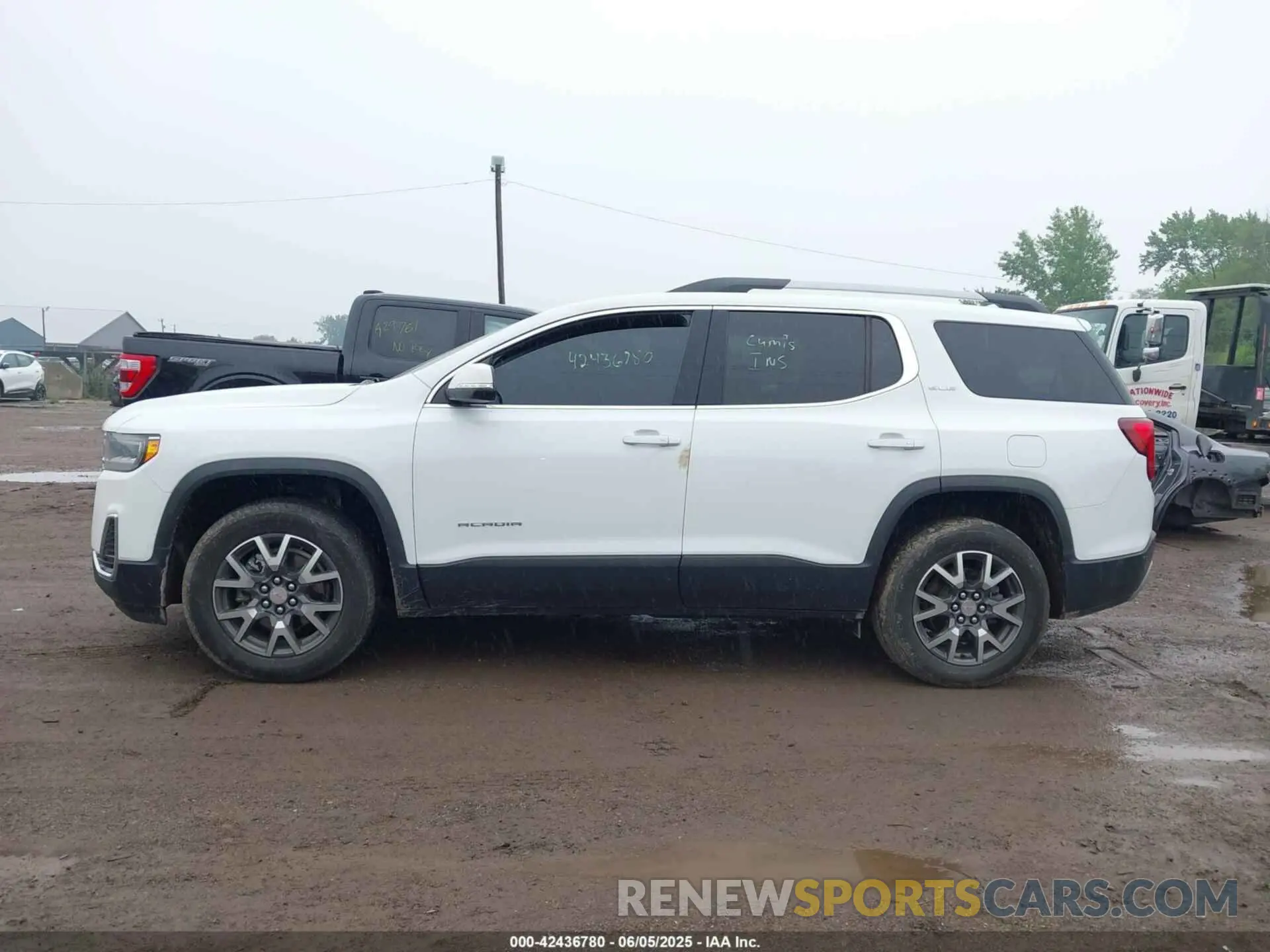 14 Photograph of a damaged car 1GKKNRL4XMZ196175 GMC ACADIA 2021