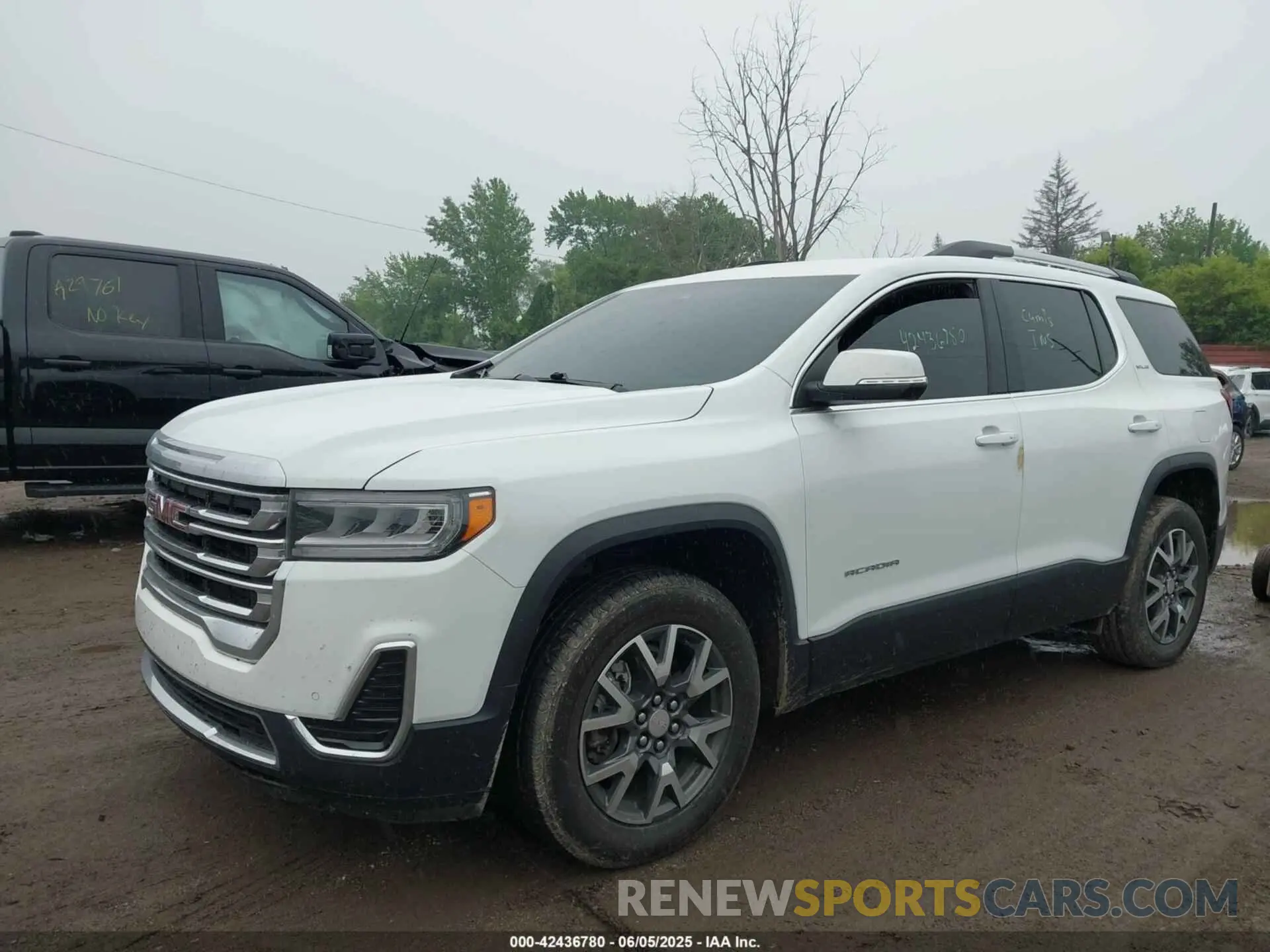 2 Photograph of a damaged car 1GKKNRL4XMZ196175 GMC ACADIA 2021