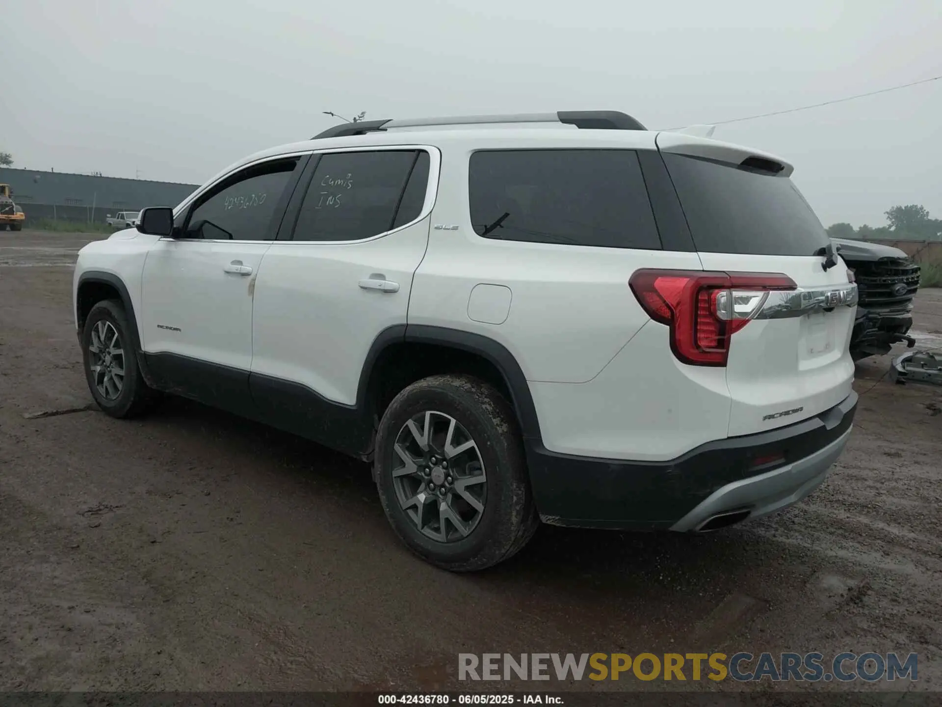 3 Photograph of a damaged car 1GKKNRL4XMZ196175 GMC ACADIA 2021