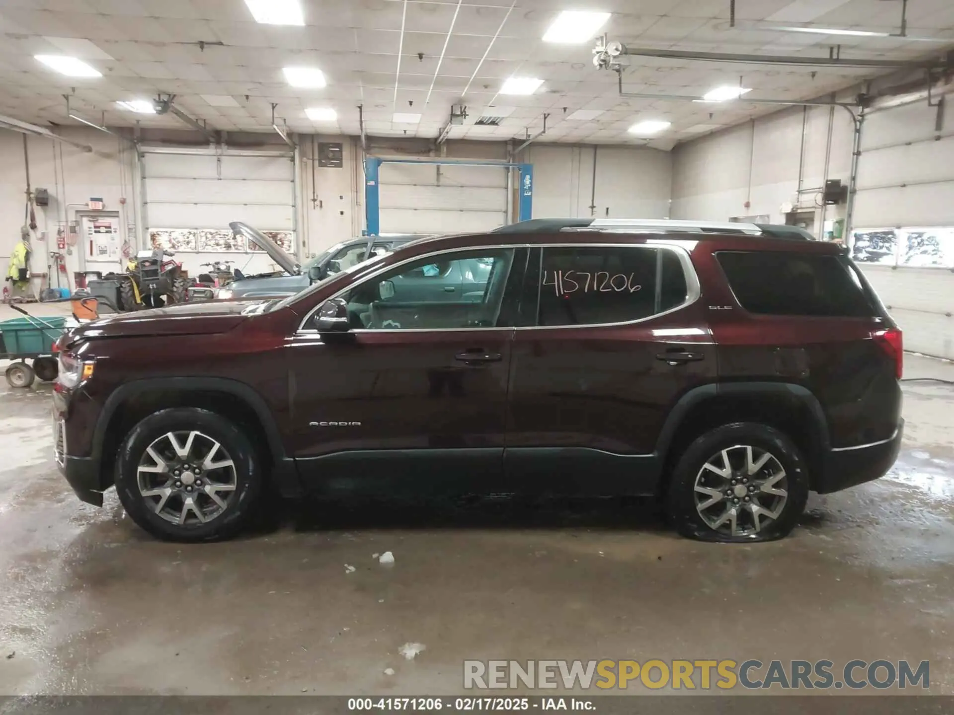 14 Photograph of a damaged car 1GKKNRLS9MZ113401 GMC ACADIA 2021