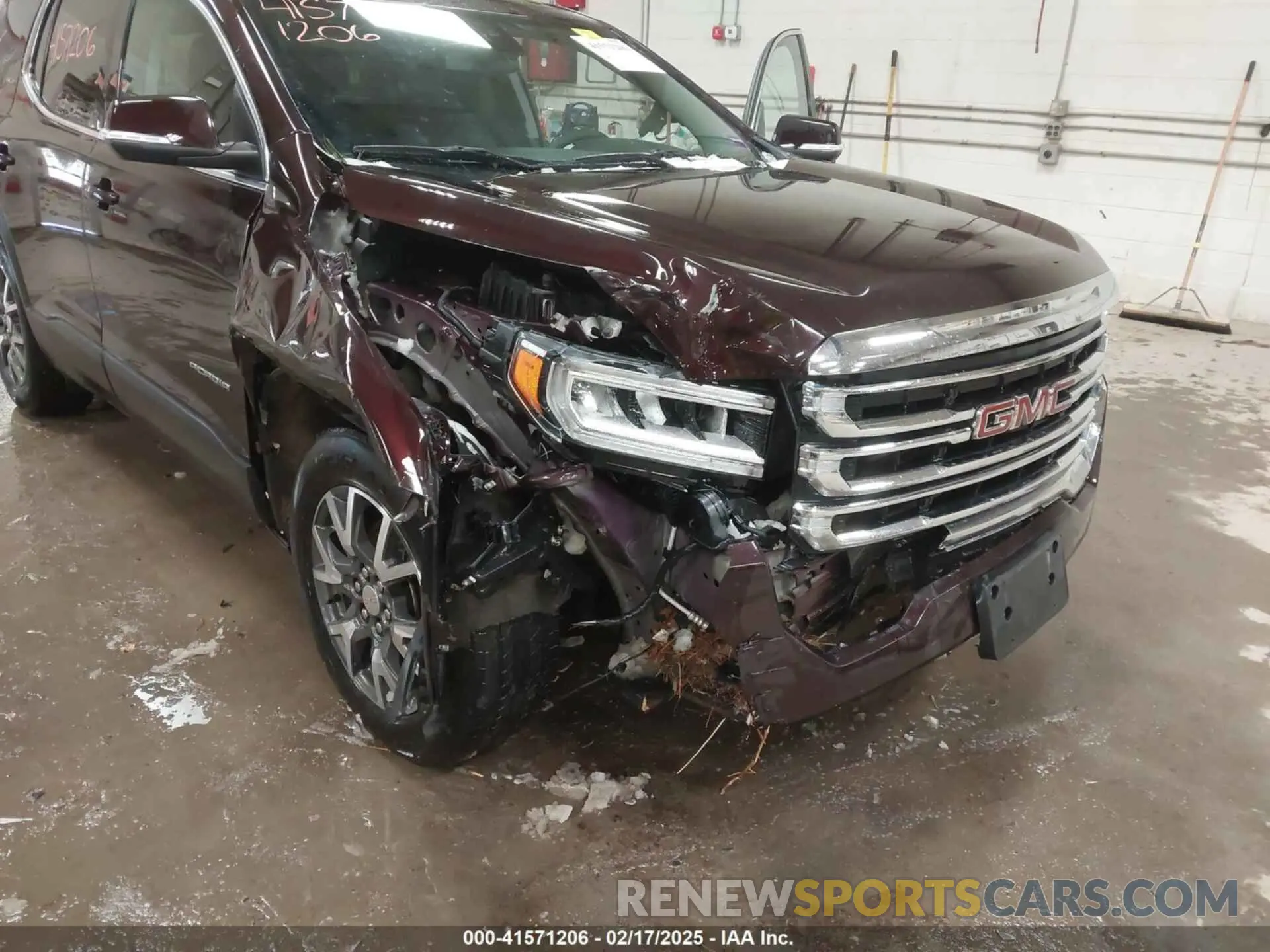 6 Photograph of a damaged car 1GKKNRLS9MZ113401 GMC ACADIA 2021