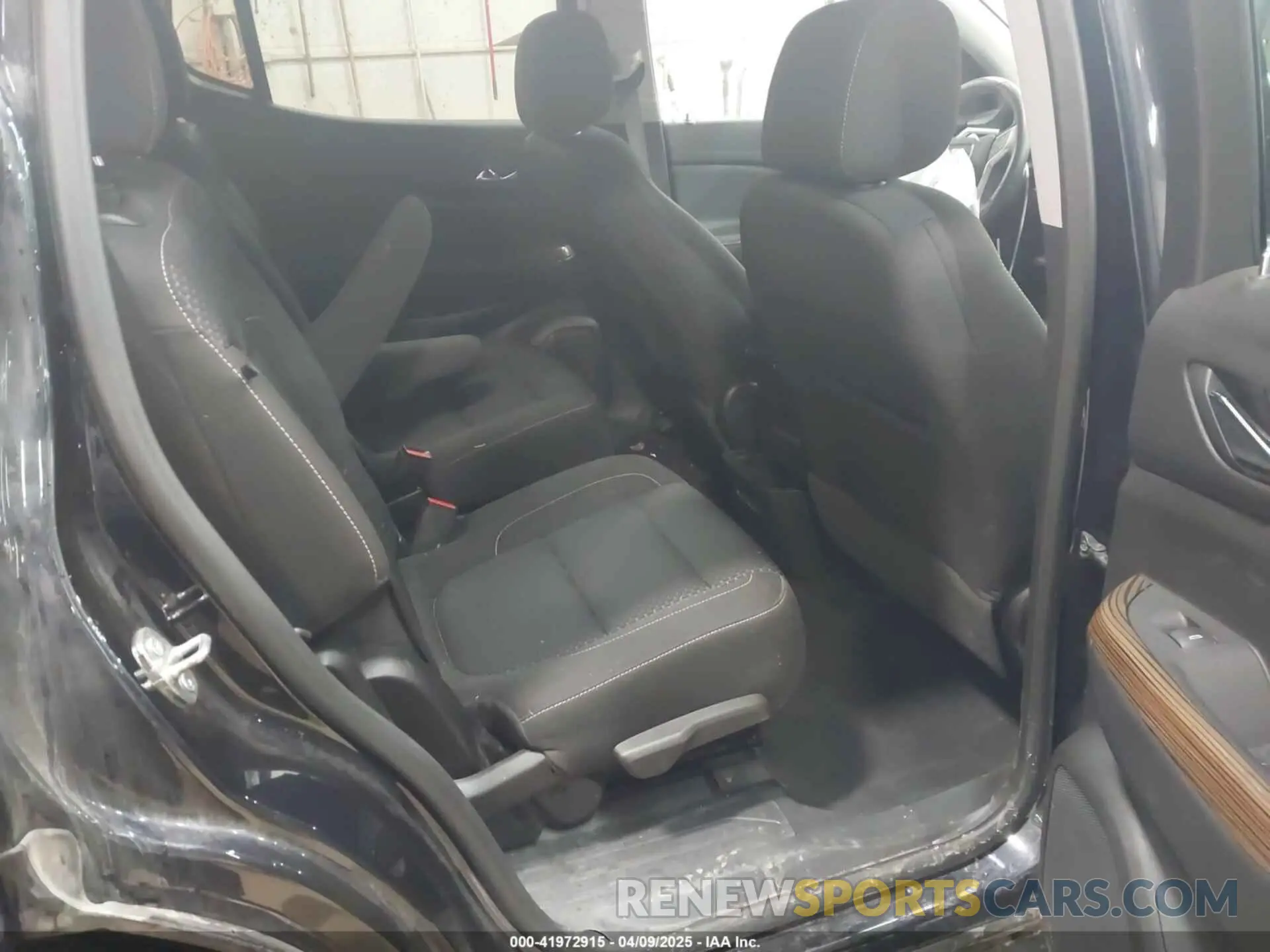 8 Photograph of a damaged car 1GKKNRLS9MZ199809 GMC ACADIA 2021
