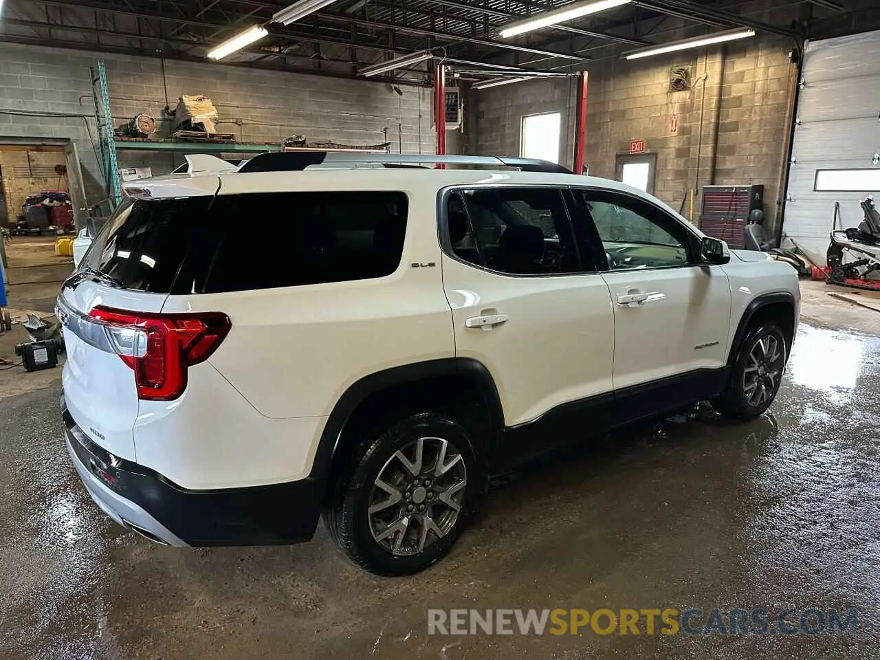 3 Photograph of a damaged car 1GKKNRLSXMZ210235 GMC ACADIA 2021