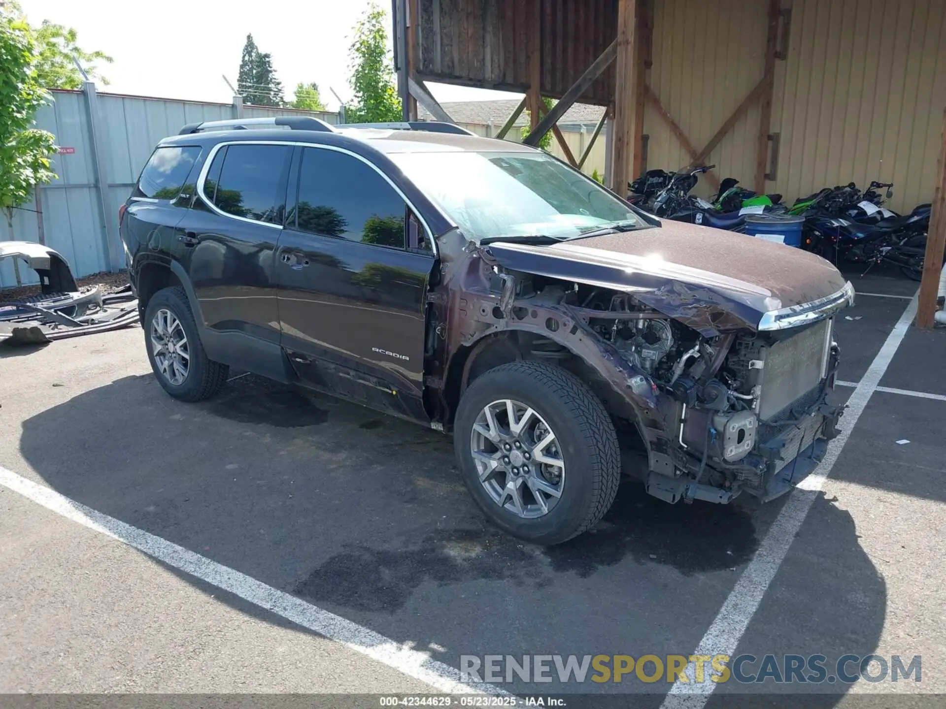 1 Photograph of a damaged car 1GKKNUL42MZ172617 GMC ACADIA 2021