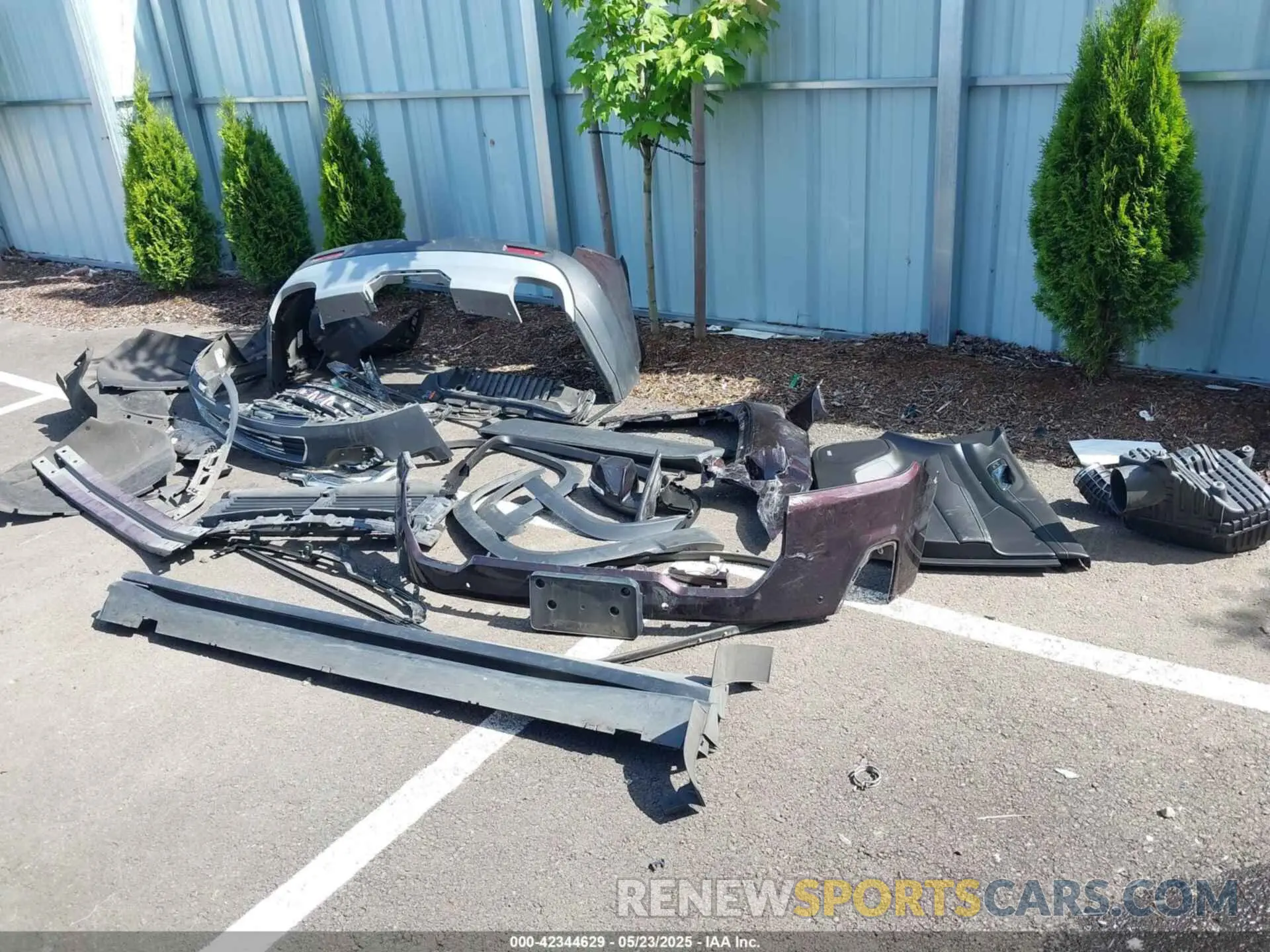 12 Photograph of a damaged car 1GKKNUL42MZ172617 GMC ACADIA 2021