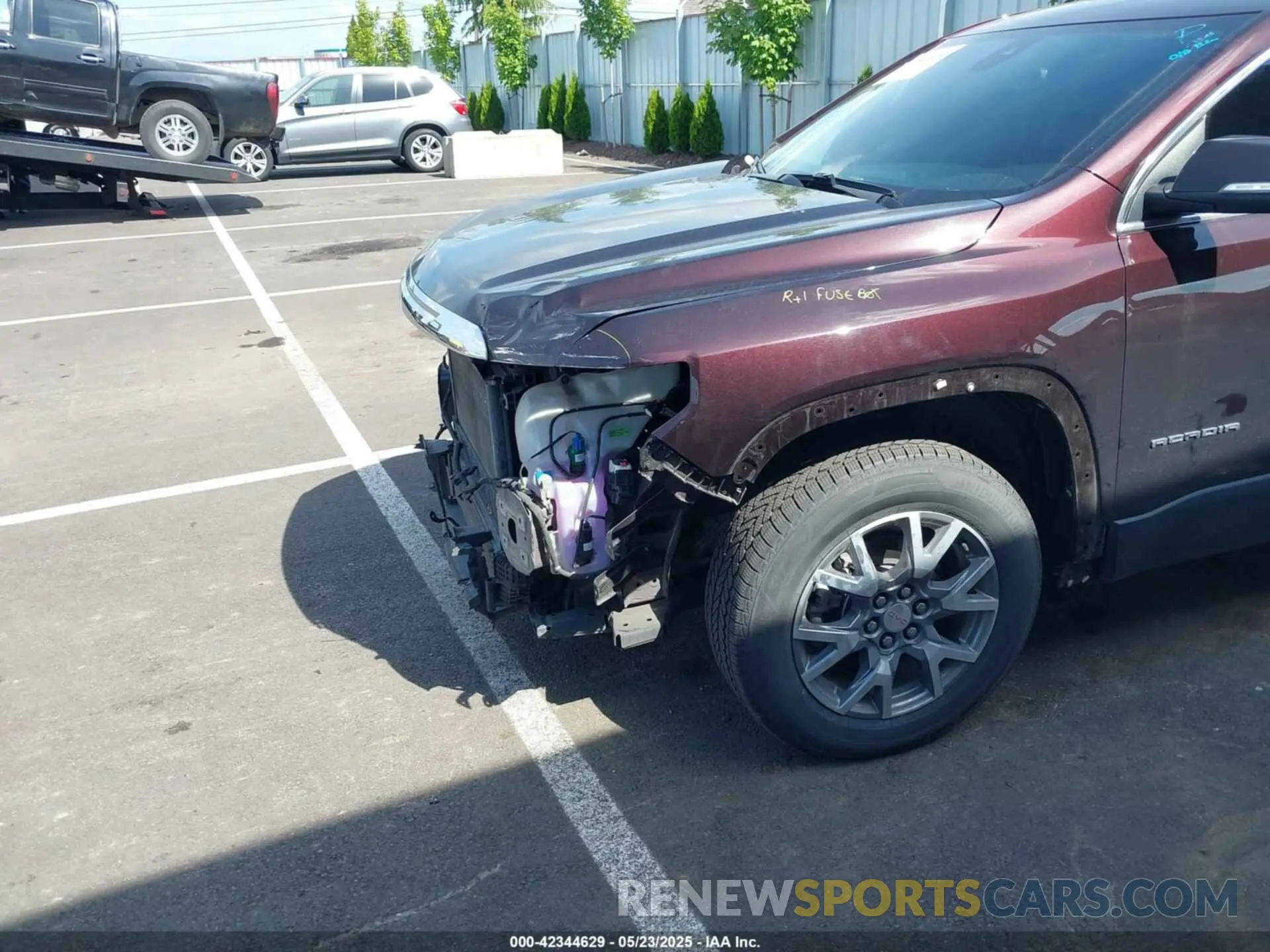 20 Photograph of a damaged car 1GKKNUL42MZ172617 GMC ACADIA 2021