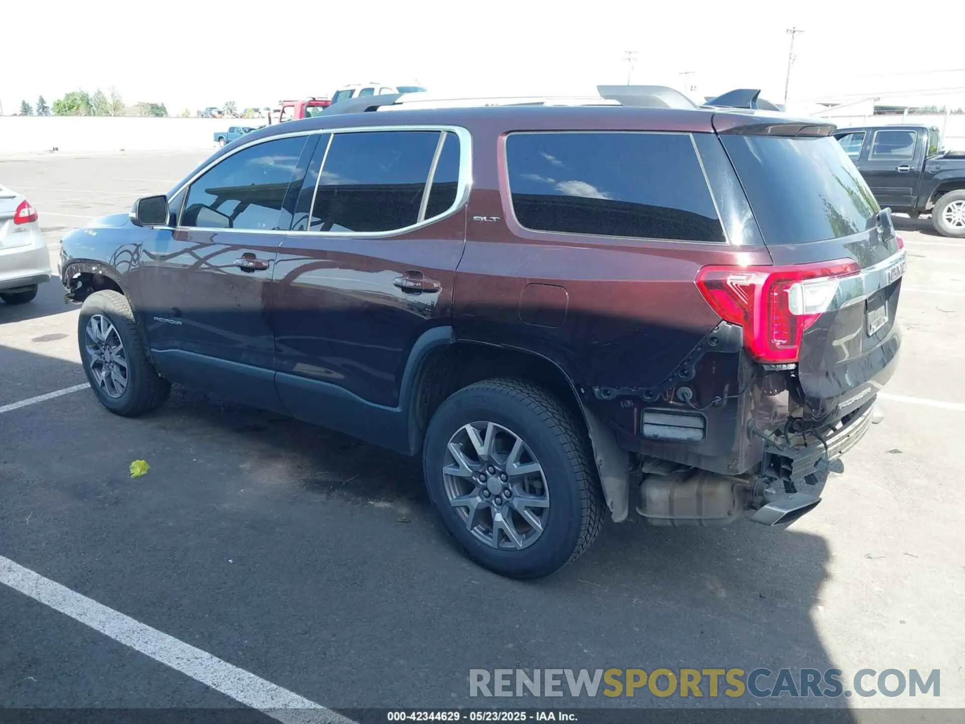 3 Photograph of a damaged car 1GKKNUL42MZ172617 GMC ACADIA 2021