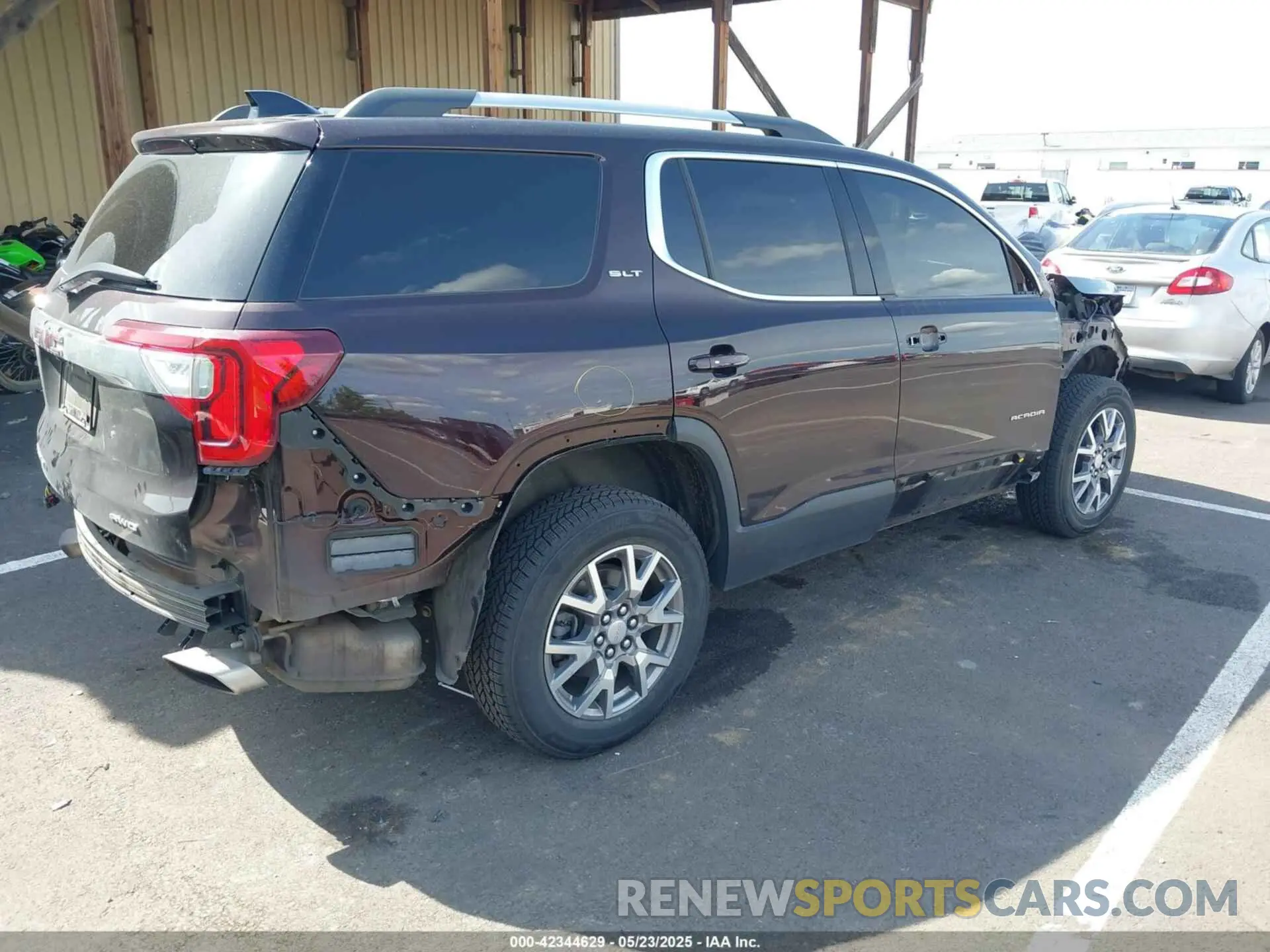 4 Photograph of a damaged car 1GKKNUL42MZ172617 GMC ACADIA 2021