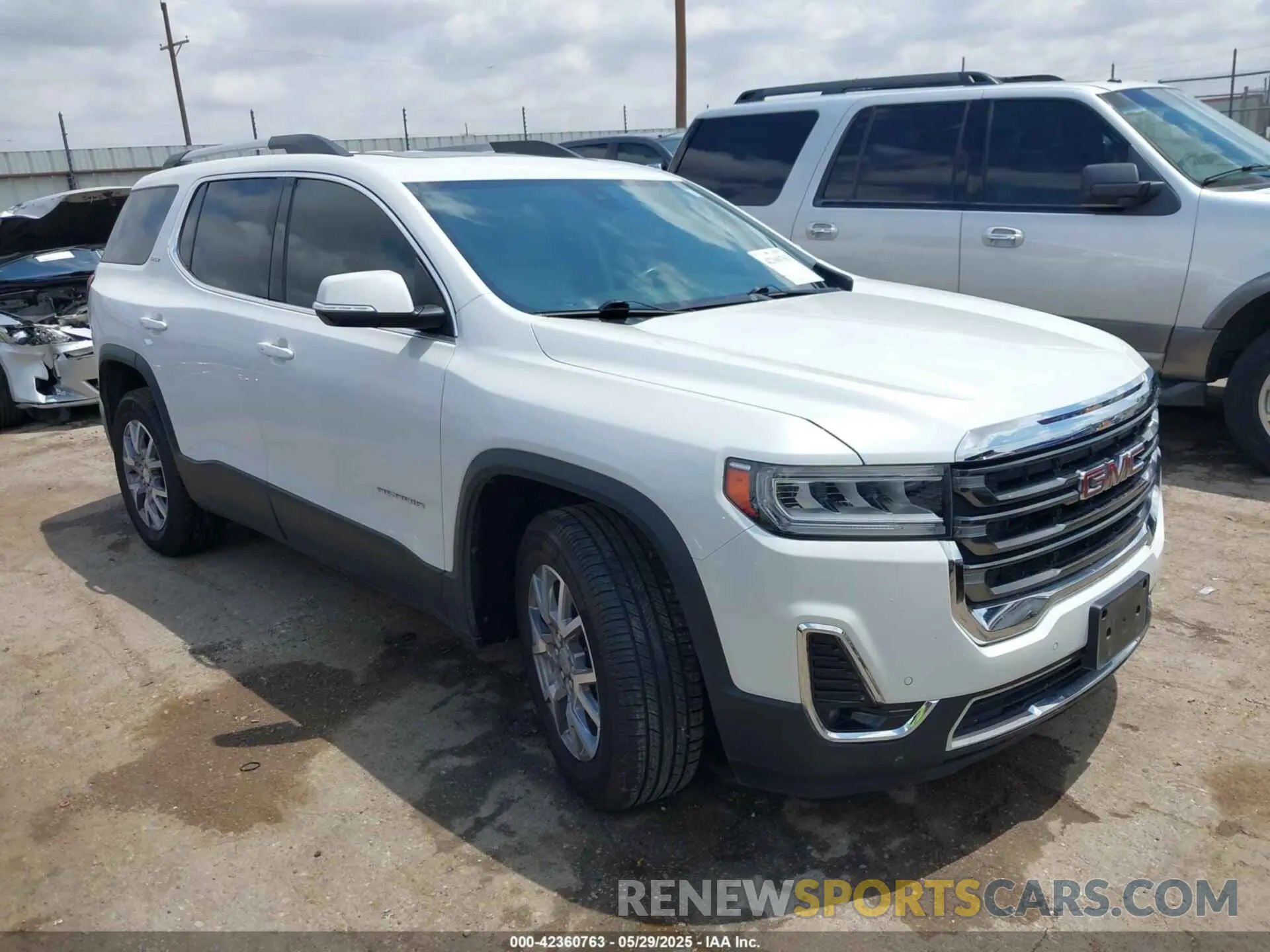 1 Photograph of a damaged car 1GKKNUL42MZ190678 GMC ACADIA 2021