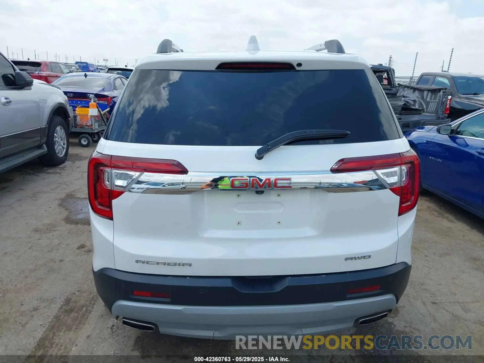 16 Photograph of a damaged car 1GKKNUL42MZ190678 GMC ACADIA 2021