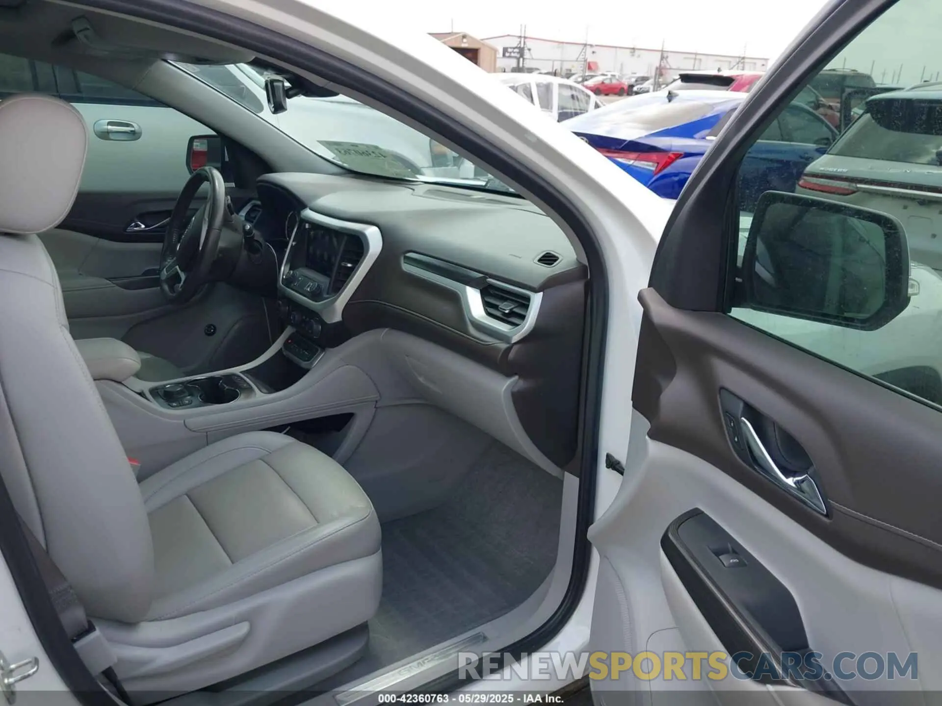5 Photograph of a damaged car 1GKKNUL42MZ190678 GMC ACADIA 2021
