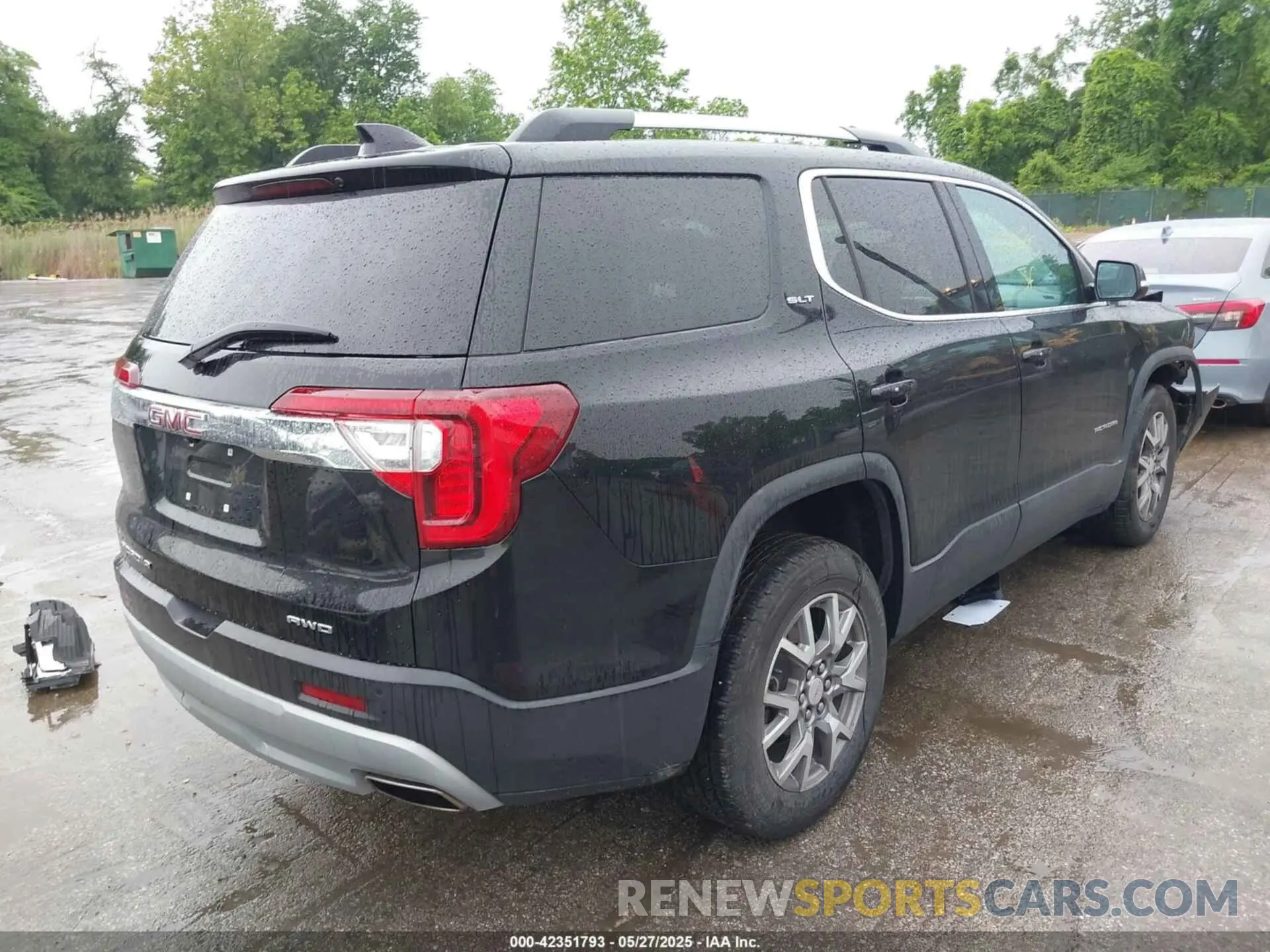 4 Photograph of a damaged car 1GKKNUL46MZ140897 GMC ACADIA 2021