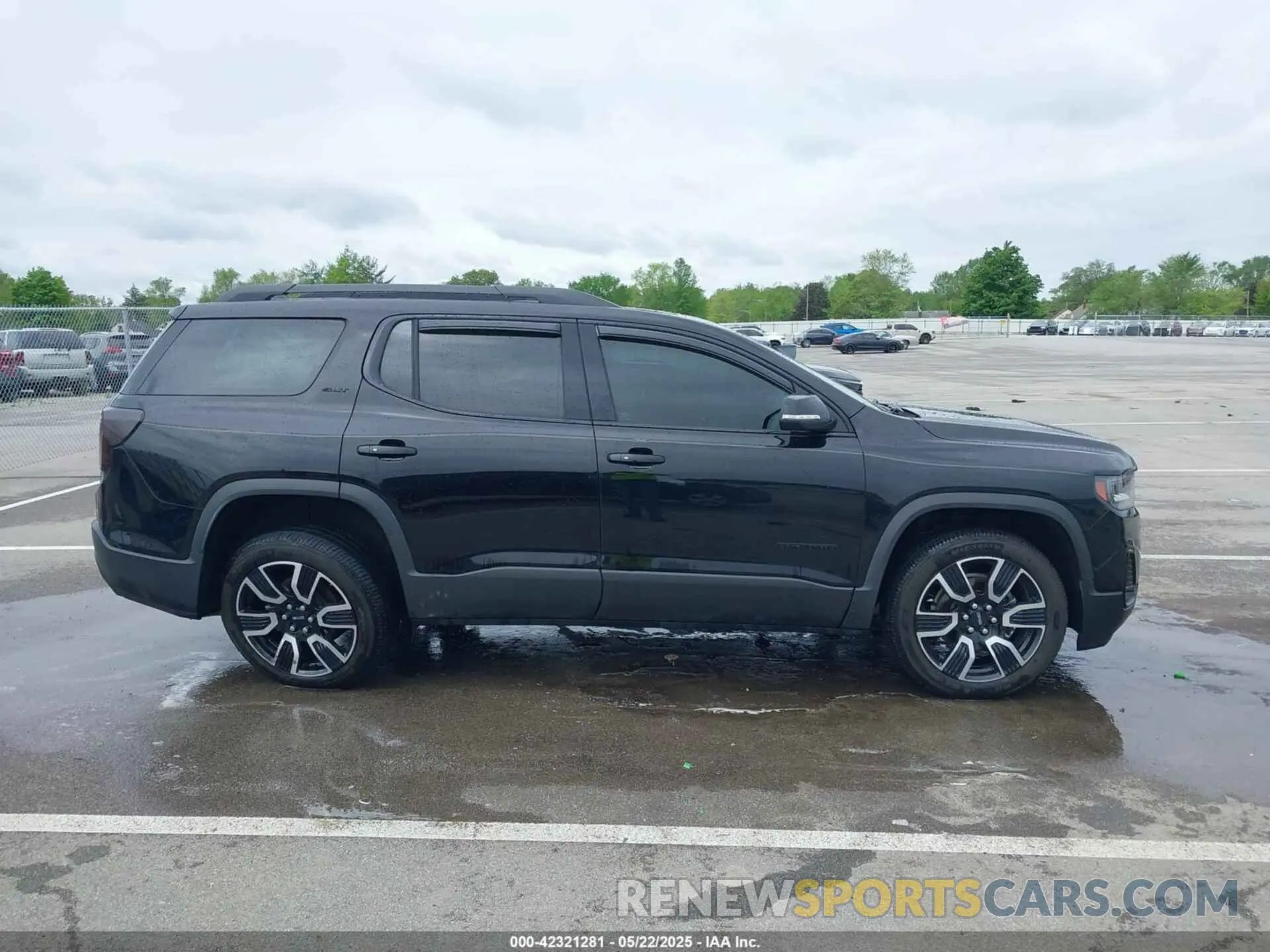 13 Photograph of a damaged car 1GKKNUL47MZ111425 GMC ACADIA 2021