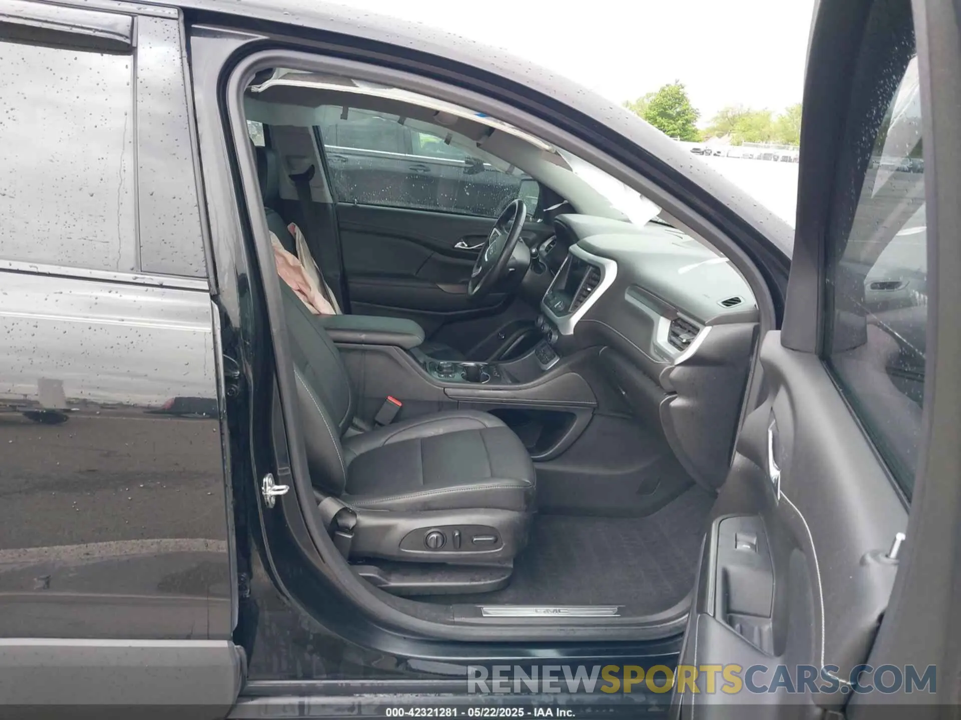 5 Photograph of a damaged car 1GKKNUL47MZ111425 GMC ACADIA 2021