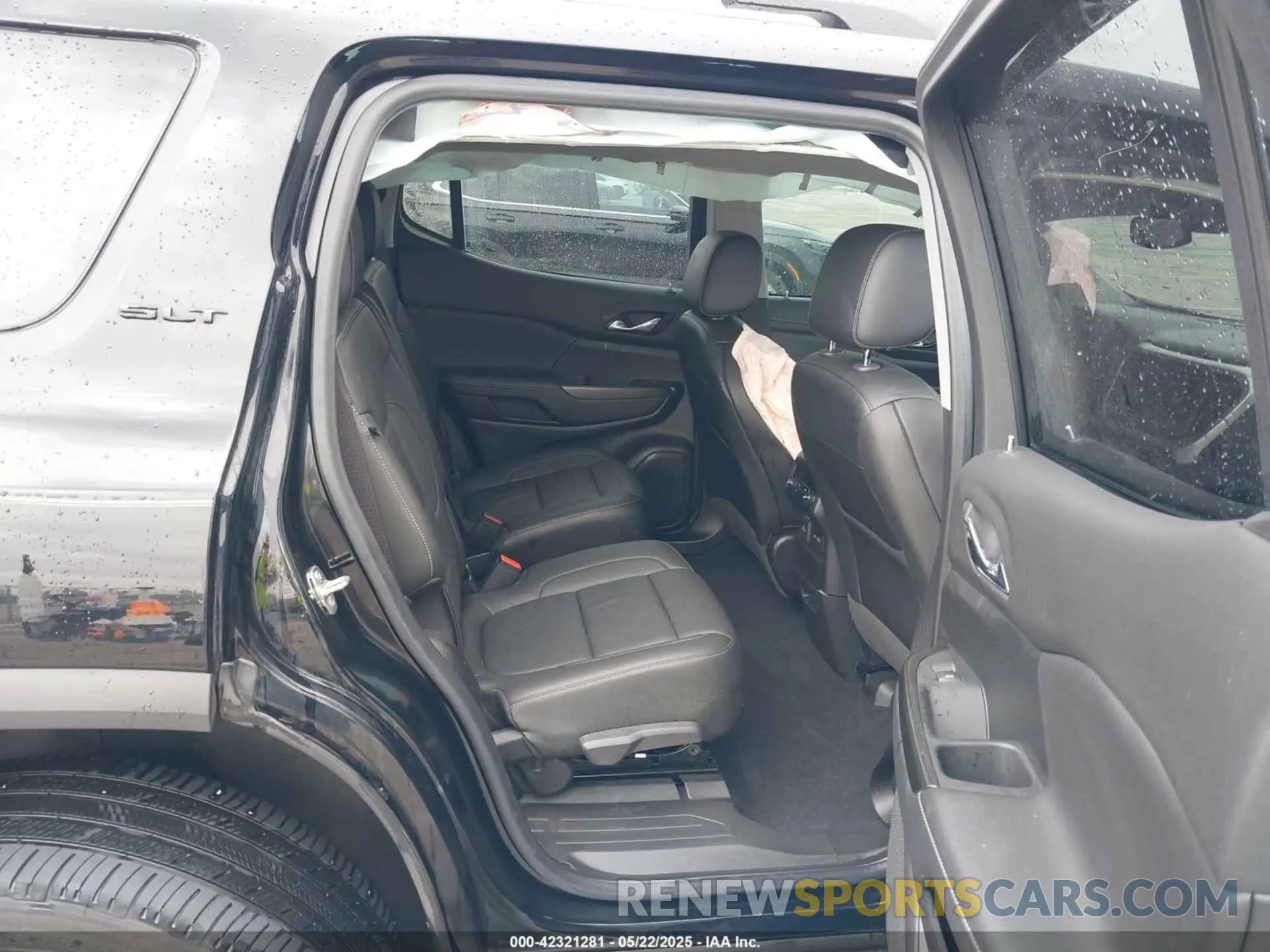 8 Photograph of a damaged car 1GKKNUL47MZ111425 GMC ACADIA 2021
