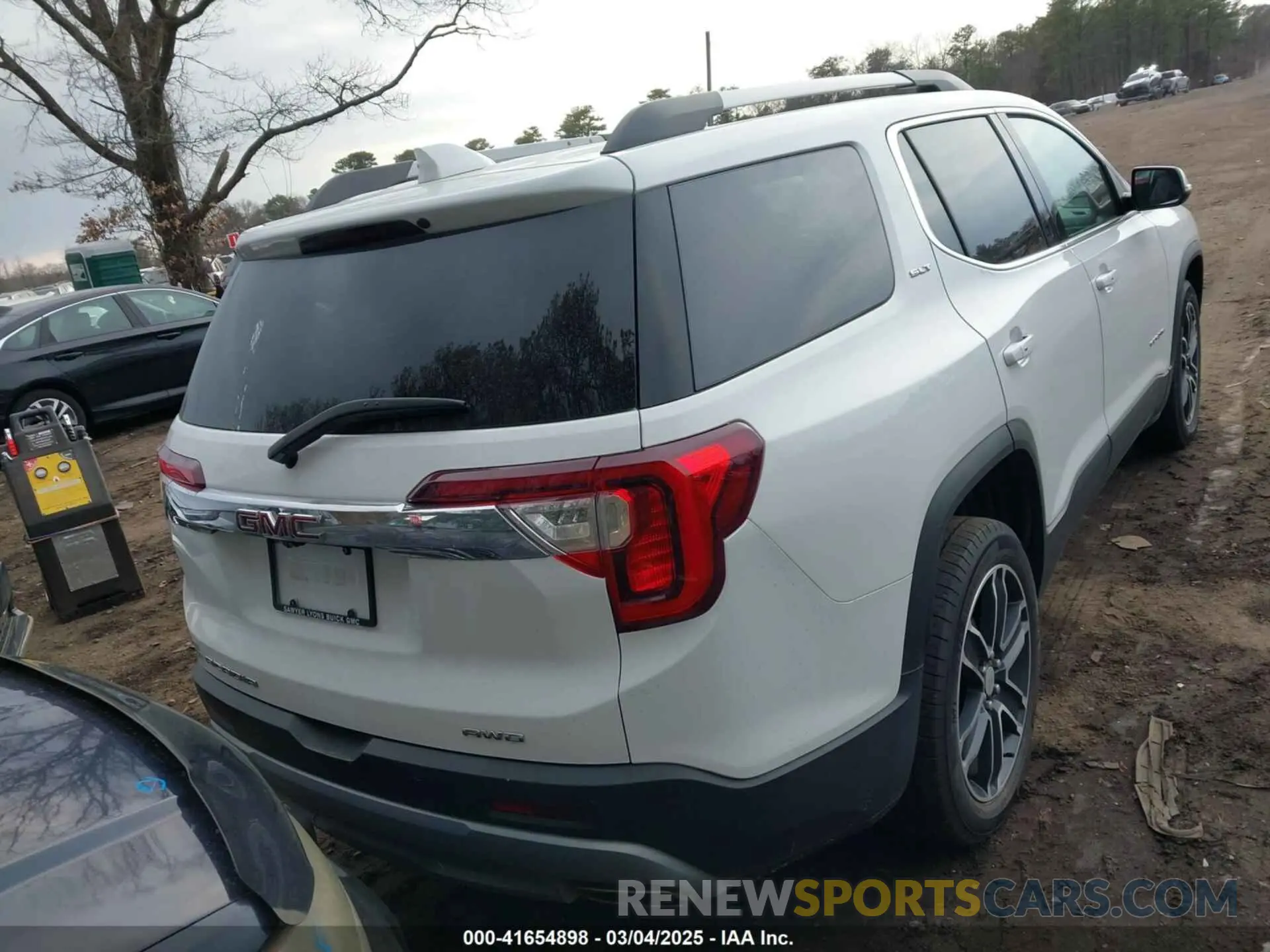 16 Photograph of a damaged car 1GKKNULS2MZ173393 GMC ACADIA 2021