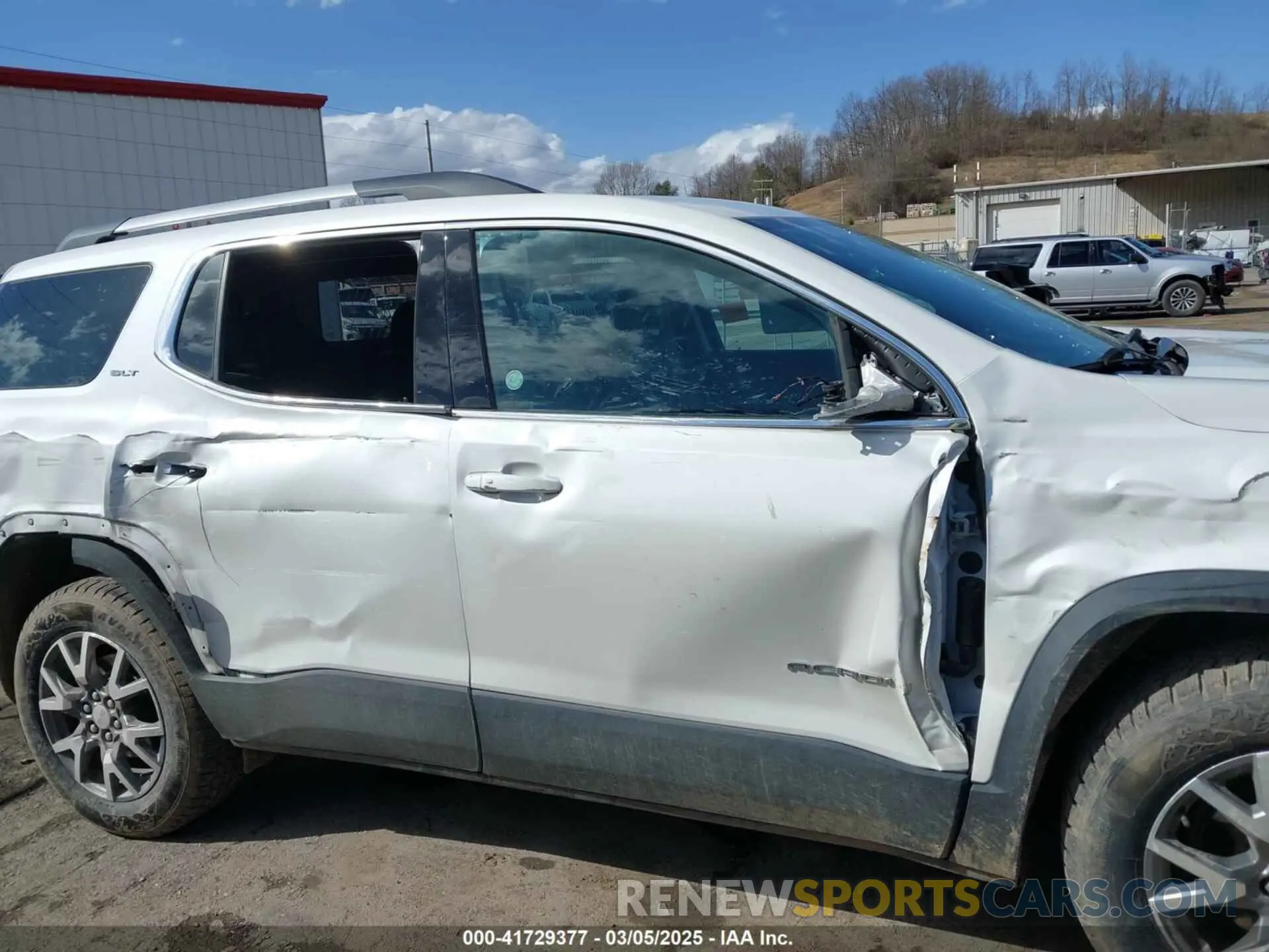 13 Photograph of a damaged car 1GKKNULS3MZ208040 GMC ACADIA 2021