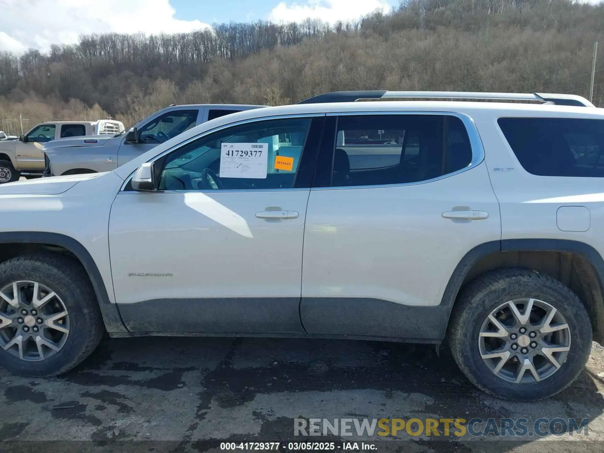 14 Photograph of a damaged car 1GKKNULS3MZ208040 GMC ACADIA 2021