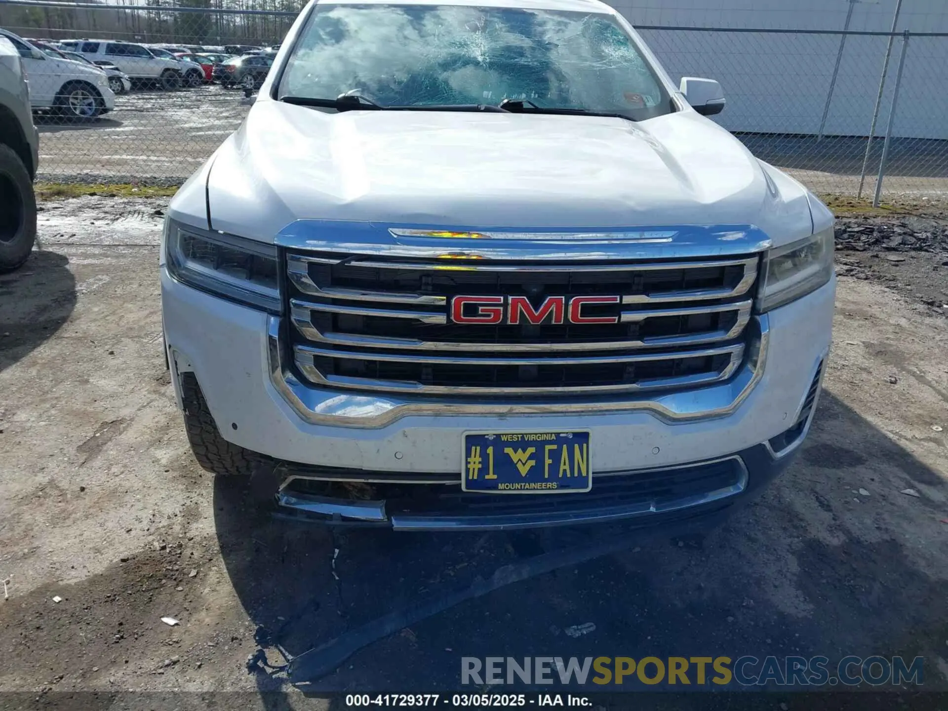 17 Photograph of a damaged car 1GKKNULS3MZ208040 GMC ACADIA 2021