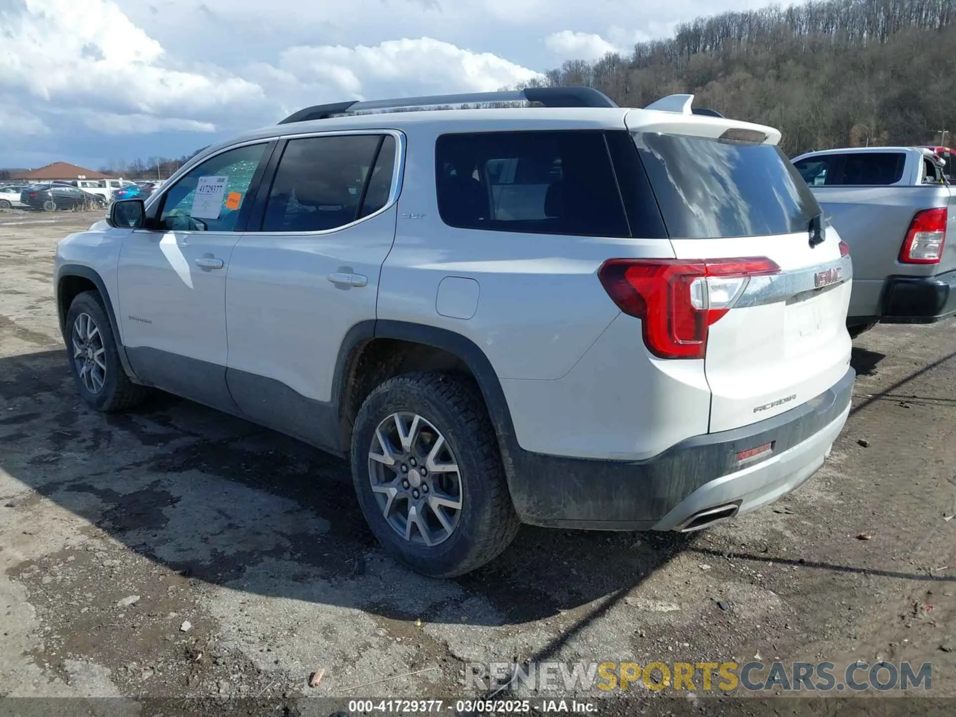 3 Photograph of a damaged car 1GKKNULS3MZ208040 GMC ACADIA 2021