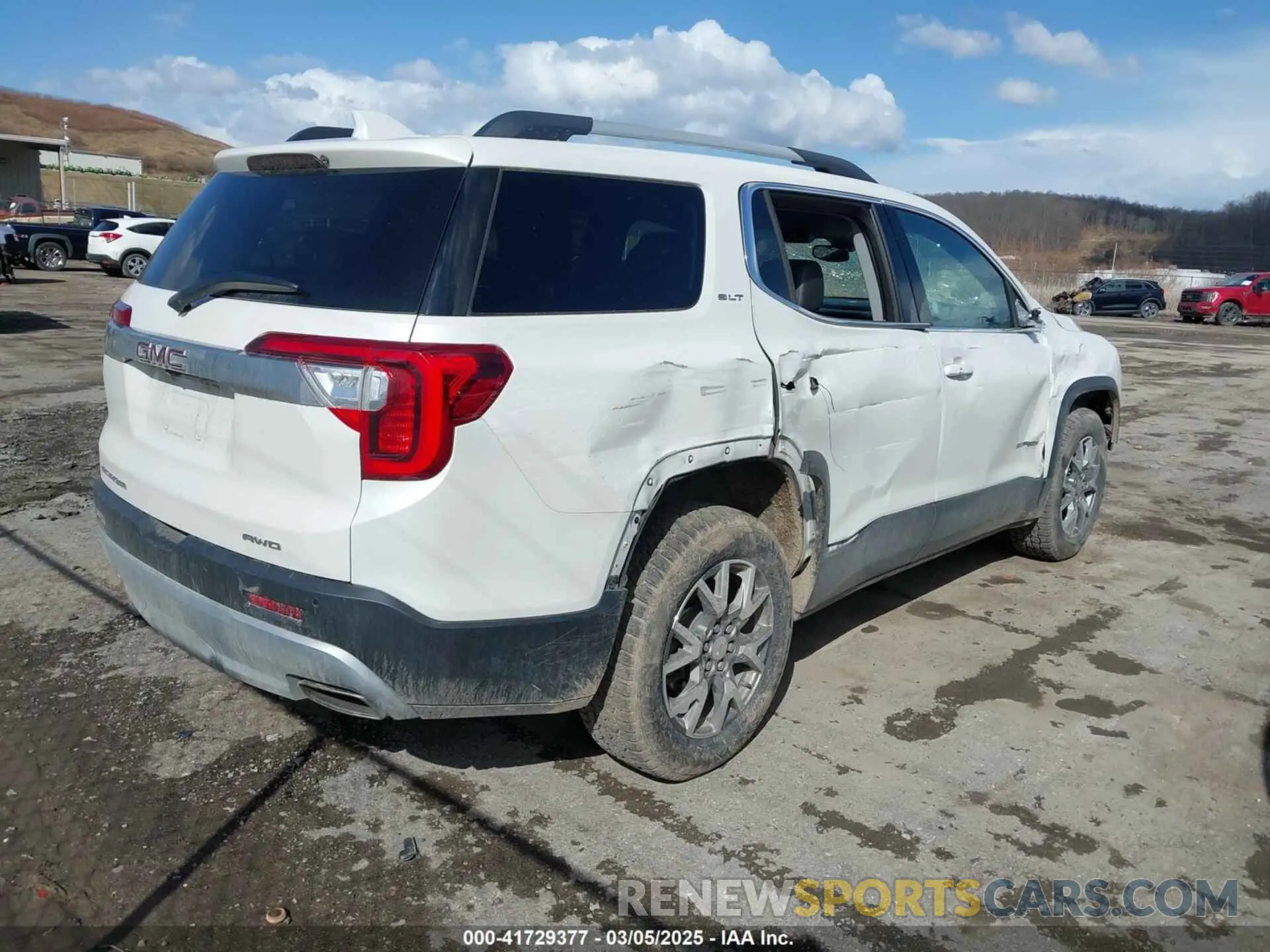 4 Photograph of a damaged car 1GKKNULS3MZ208040 GMC ACADIA 2021