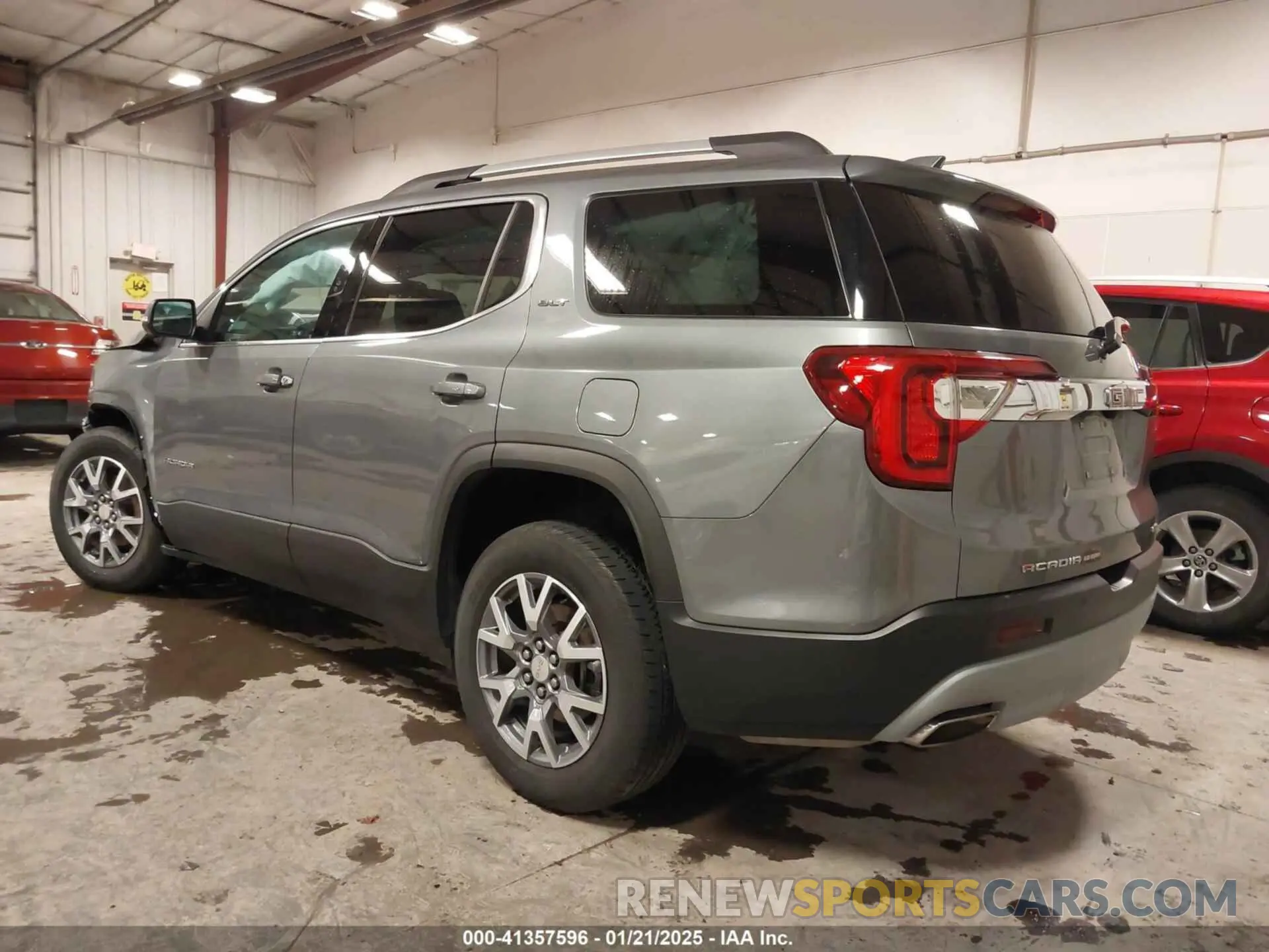 3 Photograph of a damaged car 1GKKNULS4MZ116712 GMC ACADIA 2021