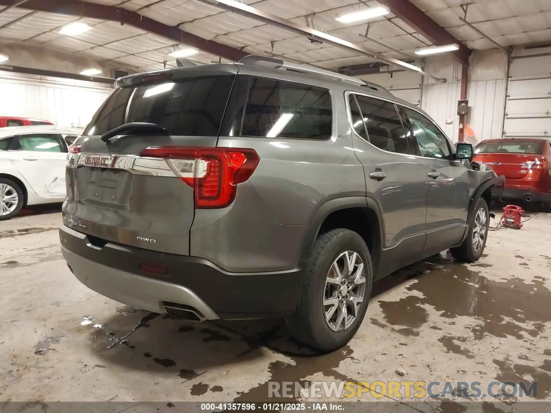 4 Photograph of a damaged car 1GKKNULS4MZ116712 GMC ACADIA 2021