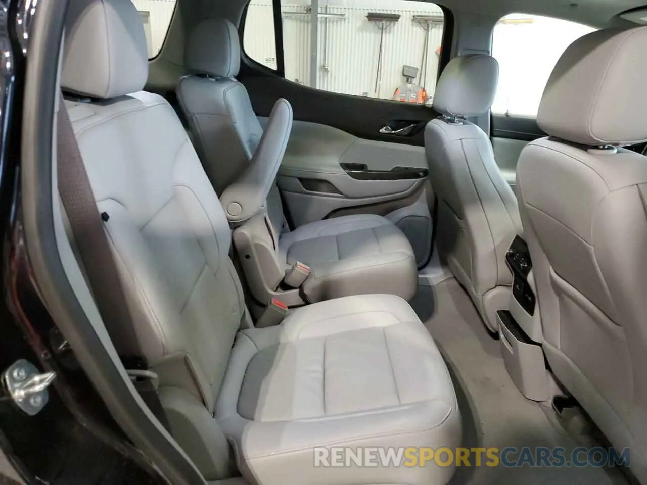 11 Photograph of a damaged car 1GKKNULS4MZ135759 GMC ACADIA 2021