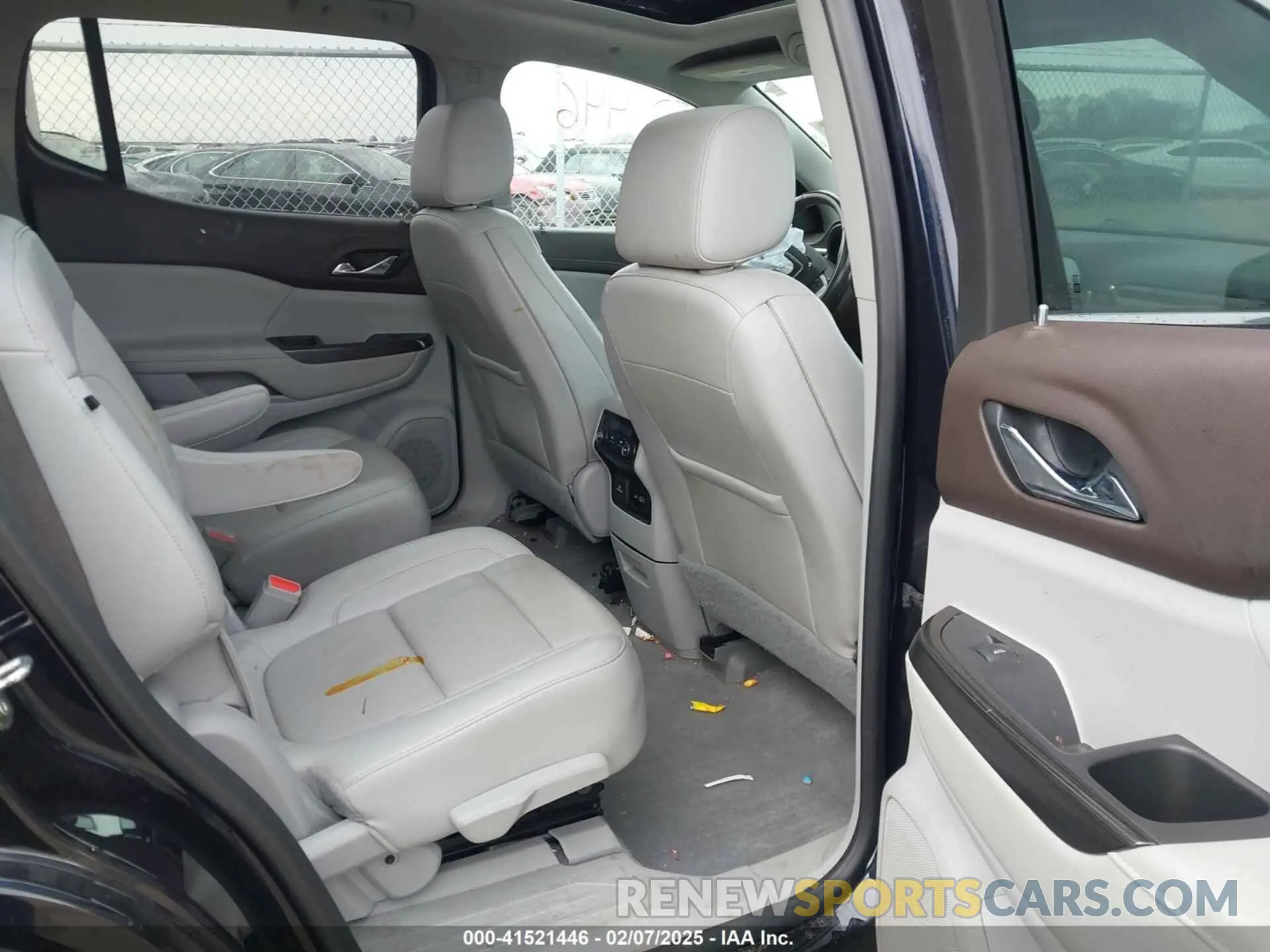 8 Photograph of a damaged car 1GKKNULS4MZ147457 GMC ACADIA 2021