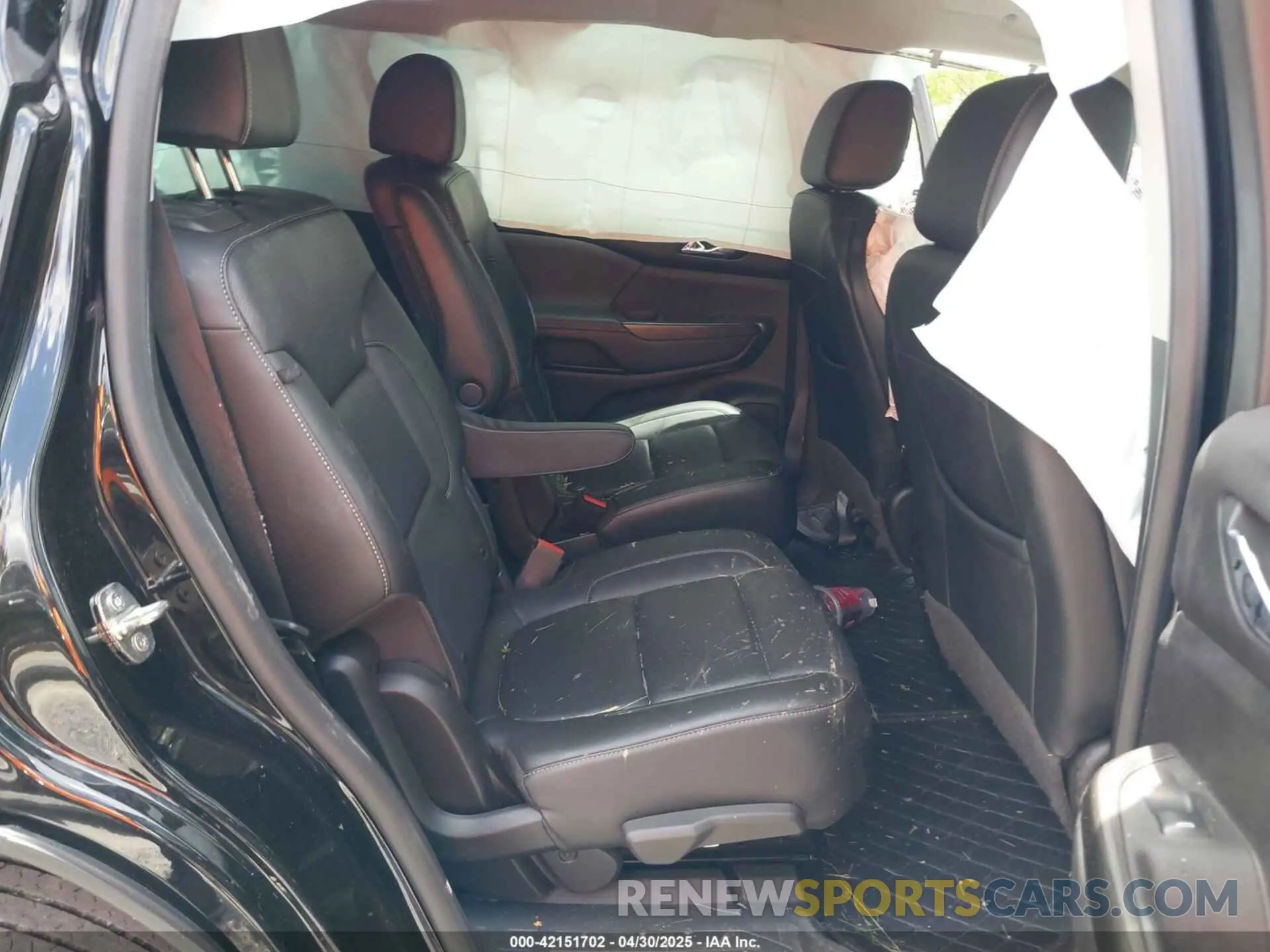 8 Photograph of a damaged car 1GKKNULS5MZ176255 GMC ACADIA 2021