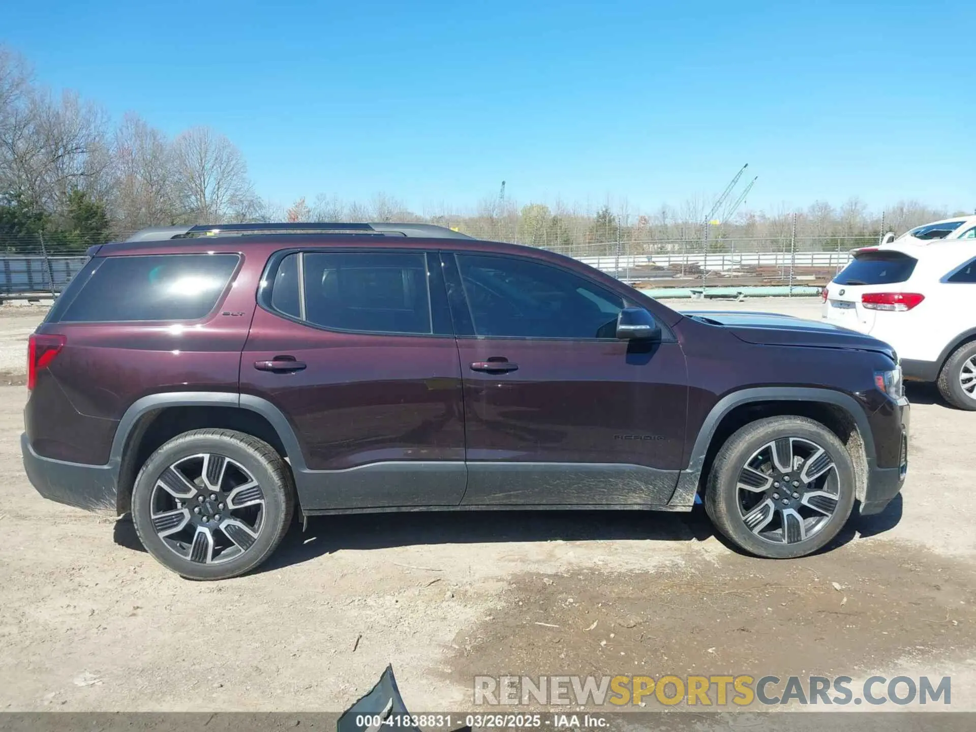 13 Photograph of a damaged car 1GKKNULS6MZ109017 GMC ACADIA 2021