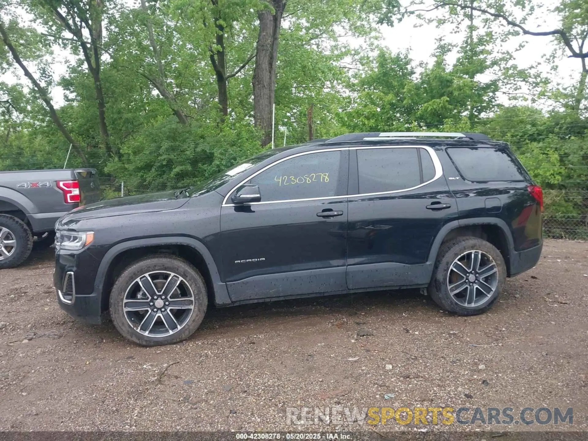 14 Photograph of a damaged car 1GKKNULS6MZ111060 GMC ACADIA 2021