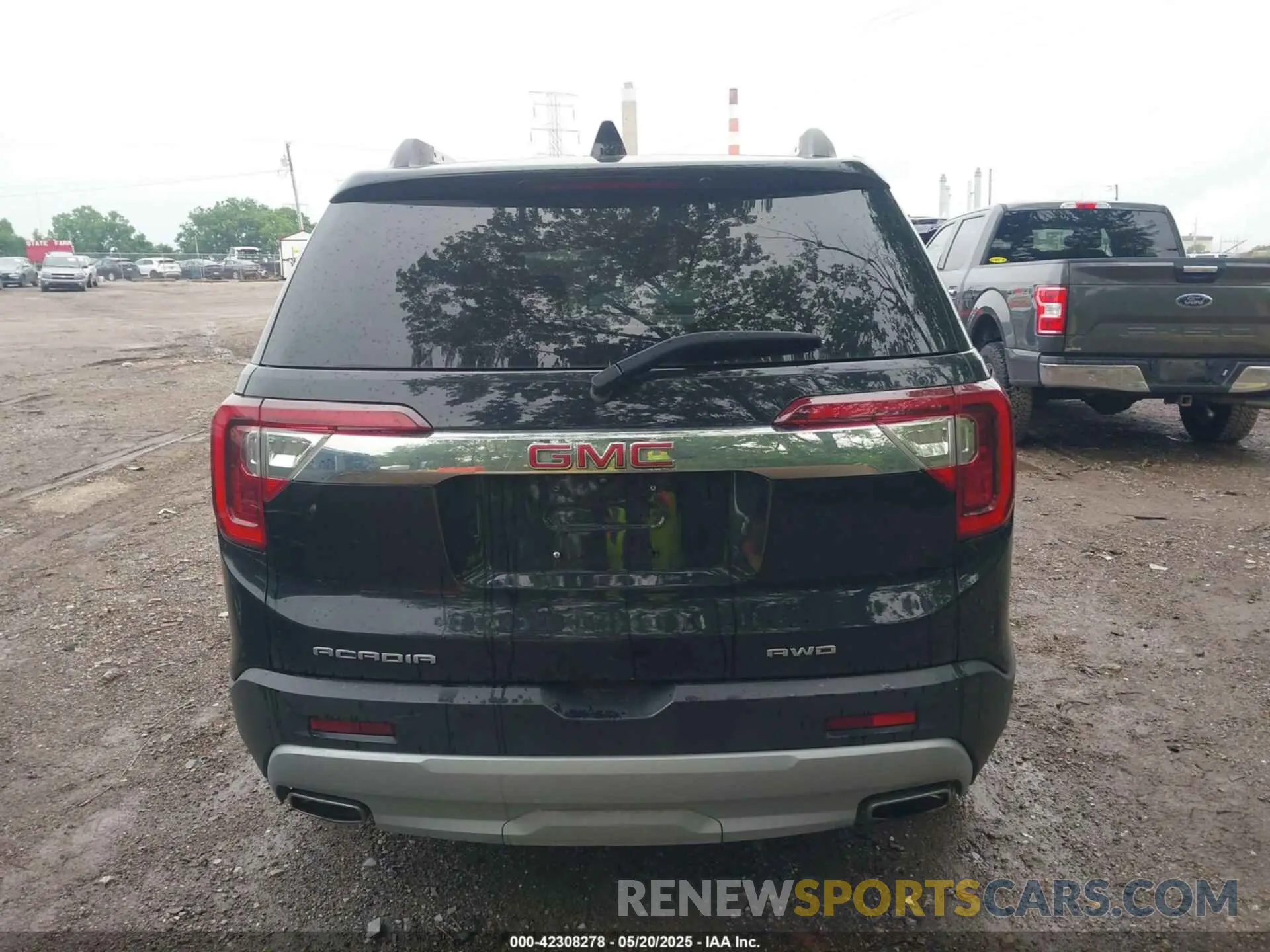 16 Photograph of a damaged car 1GKKNULS6MZ111060 GMC ACADIA 2021