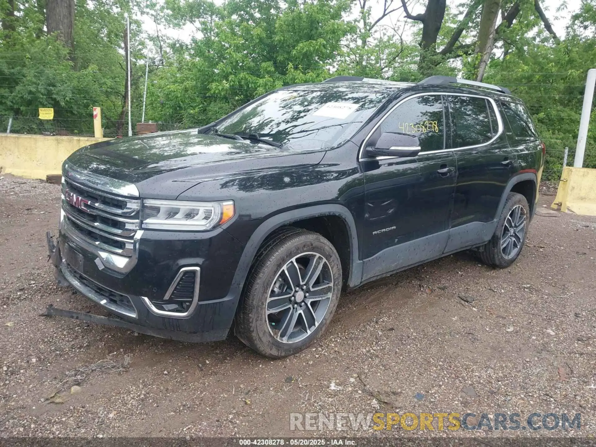 2 Photograph of a damaged car 1GKKNULS6MZ111060 GMC ACADIA 2021