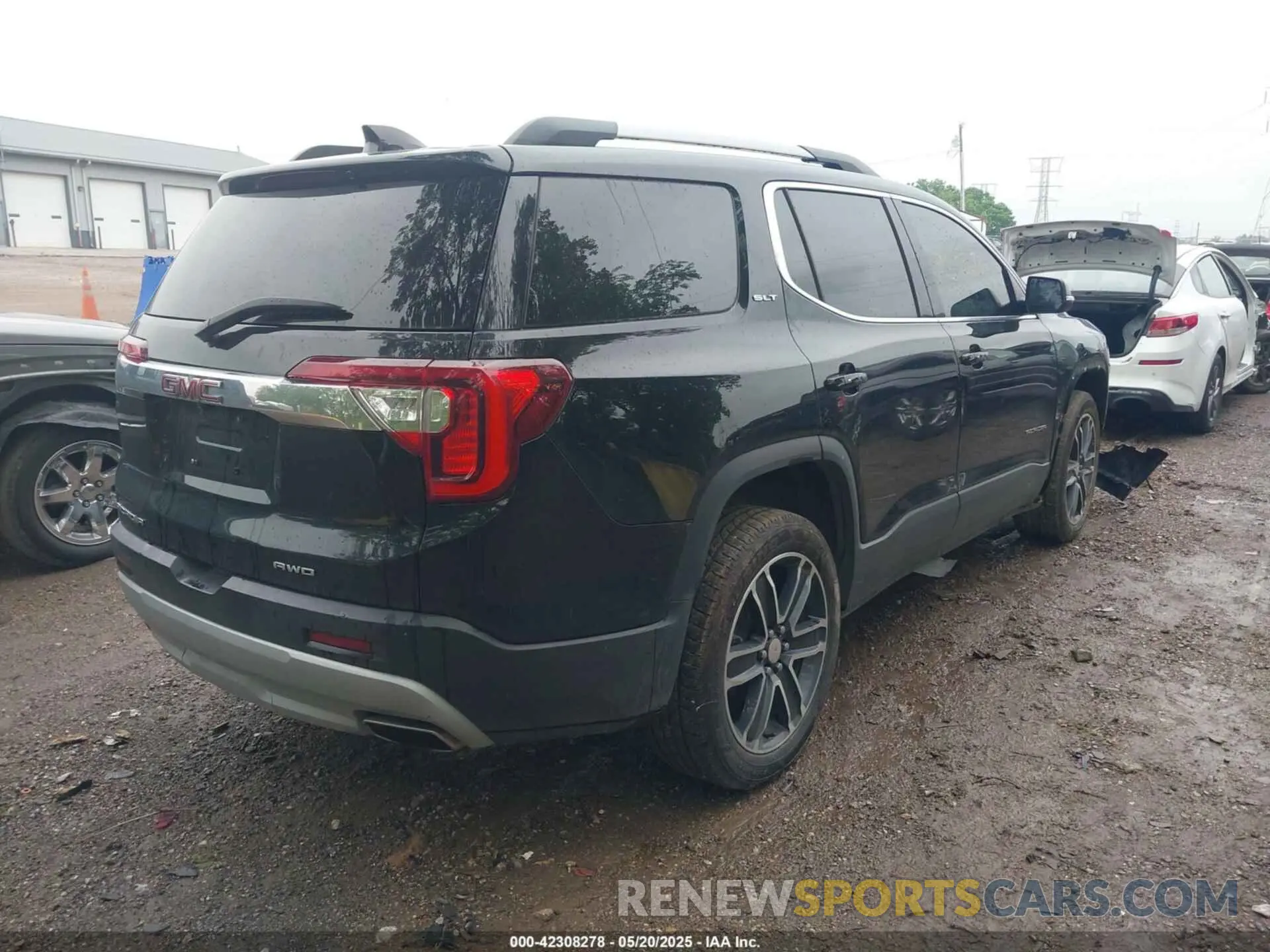 4 Photograph of a damaged car 1GKKNULS6MZ111060 GMC ACADIA 2021