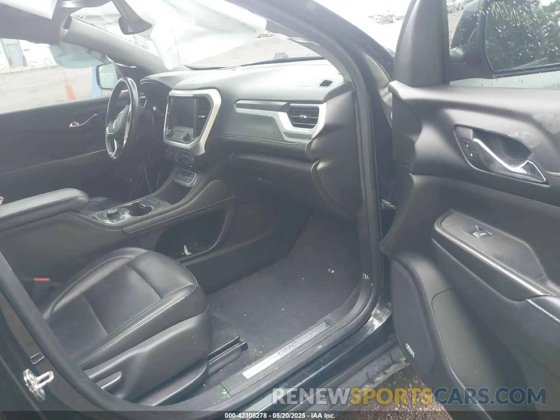 5 Photograph of a damaged car 1GKKNULS6MZ111060 GMC ACADIA 2021
