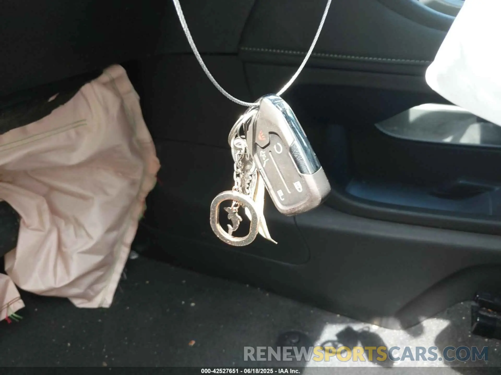 11 Photograph of a damaged car 1GKKNULS6MZ130725 GMC ACADIA 2021