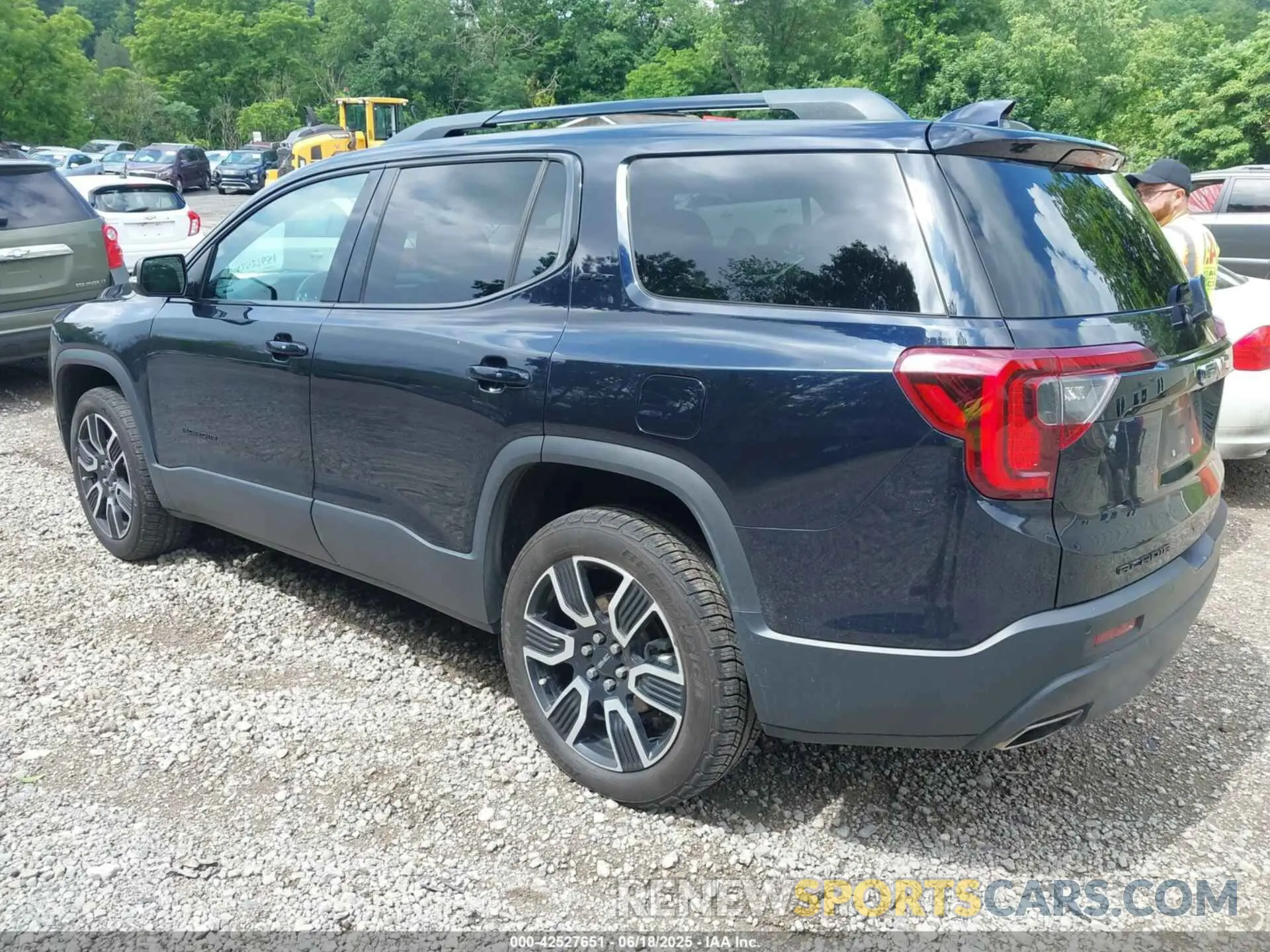 3 Photograph of a damaged car 1GKKNULS6MZ130725 GMC ACADIA 2021