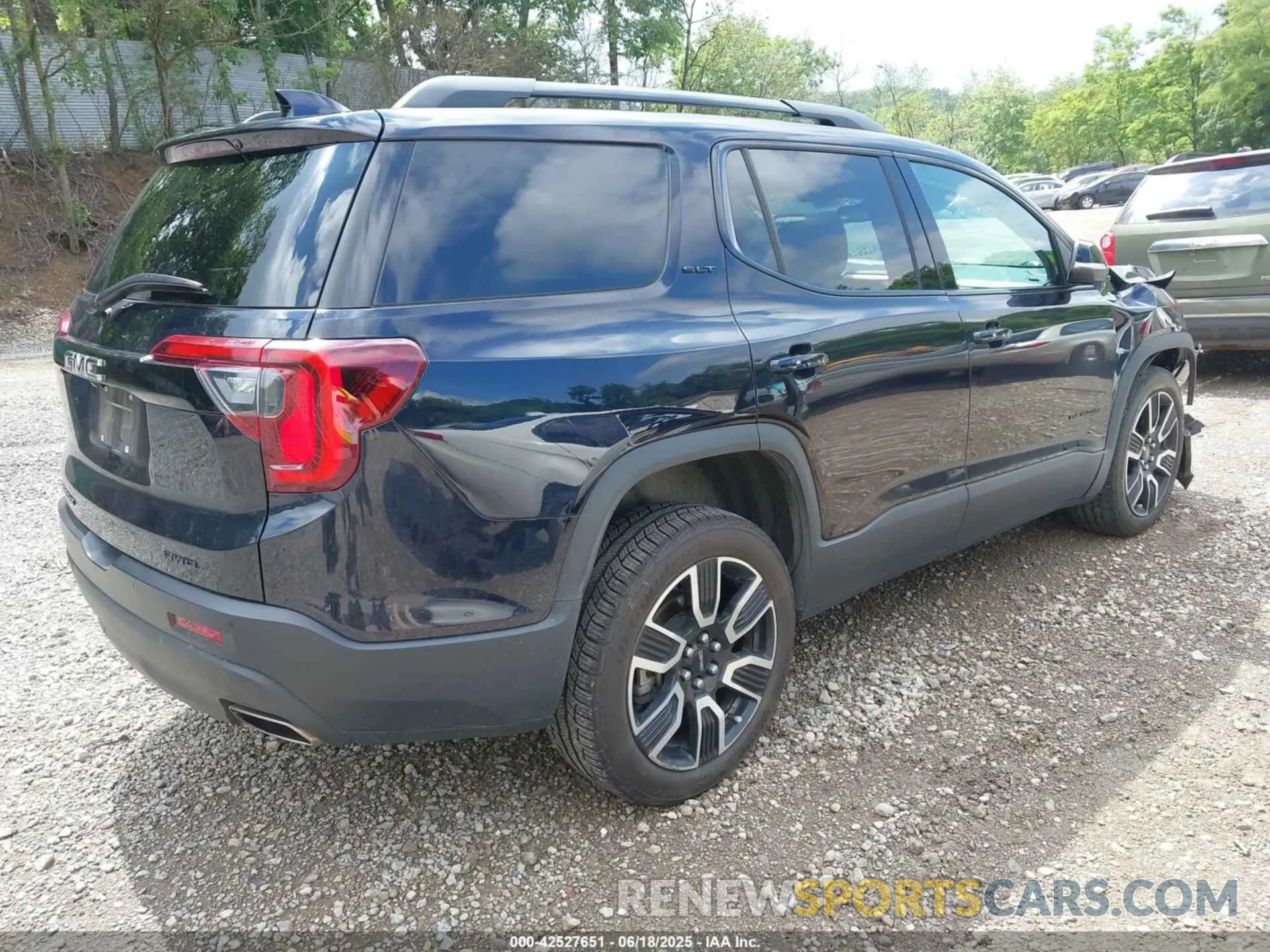 4 Photograph of a damaged car 1GKKNULS6MZ130725 GMC ACADIA 2021