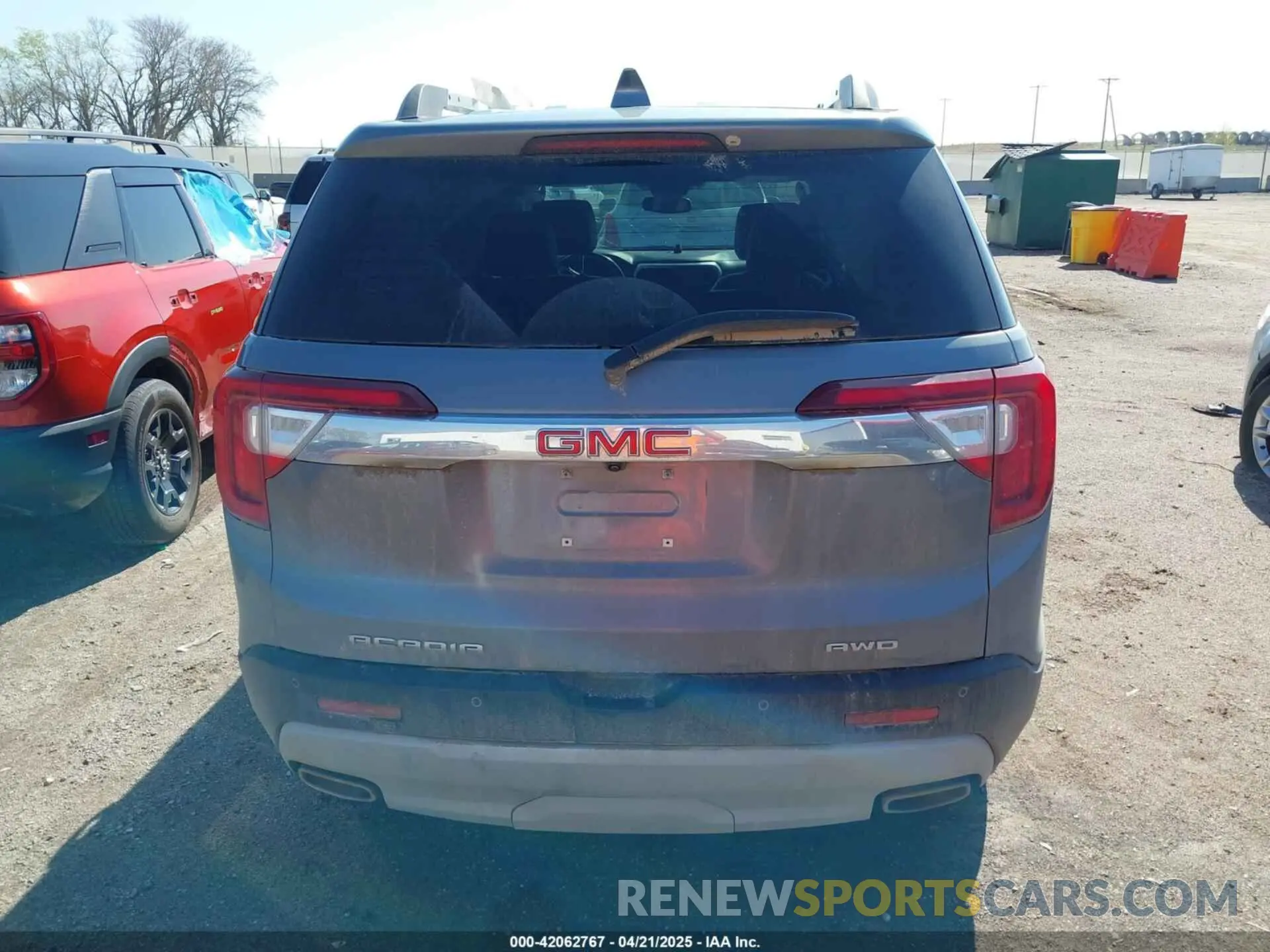 17 Photograph of a damaged car 1GKKNULSXMZ102801 GMC ACADIA 2021