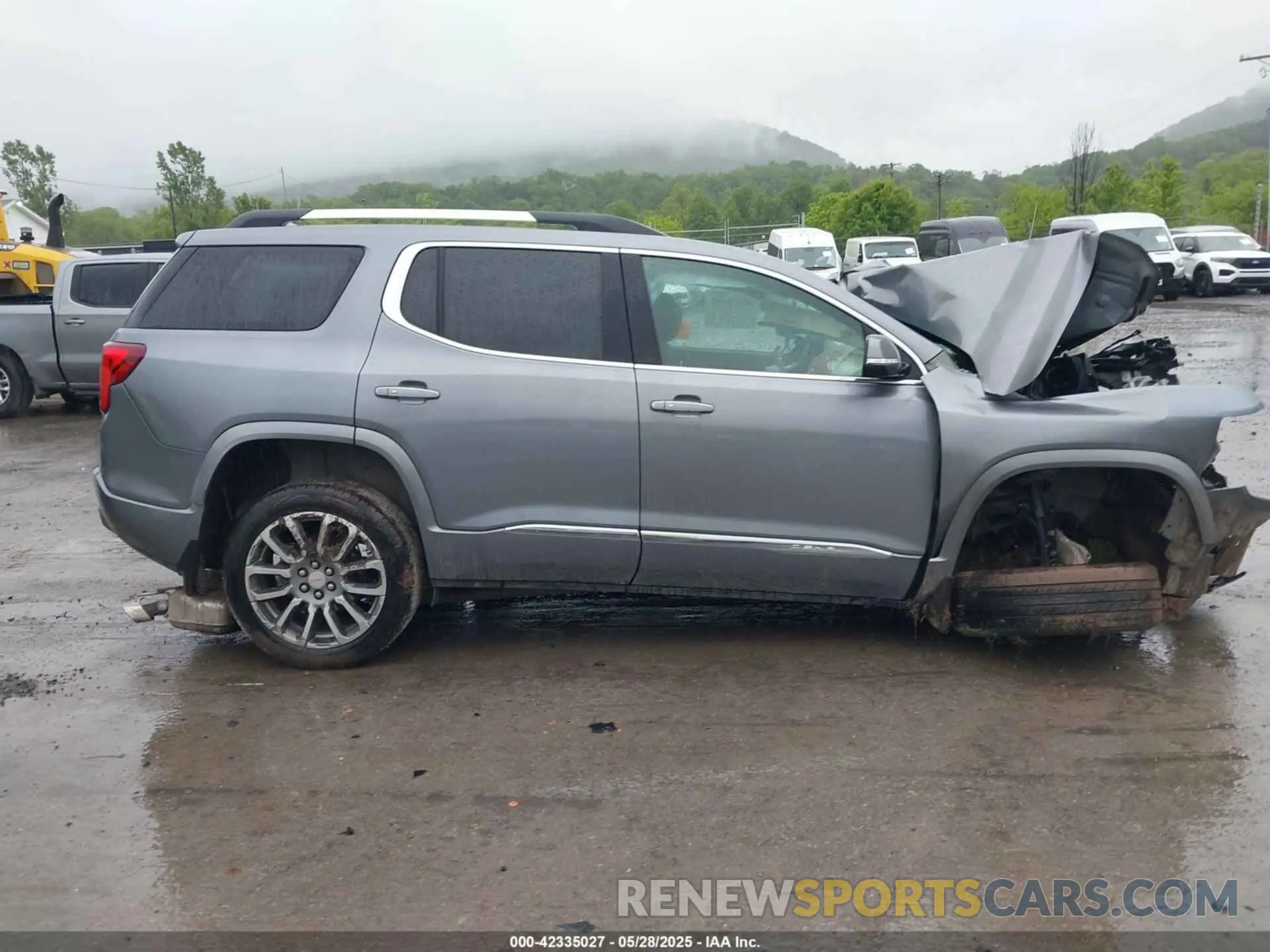12 Photograph of a damaged car 1GKKNXLS1MZ160927 GMC ACADIA 2021