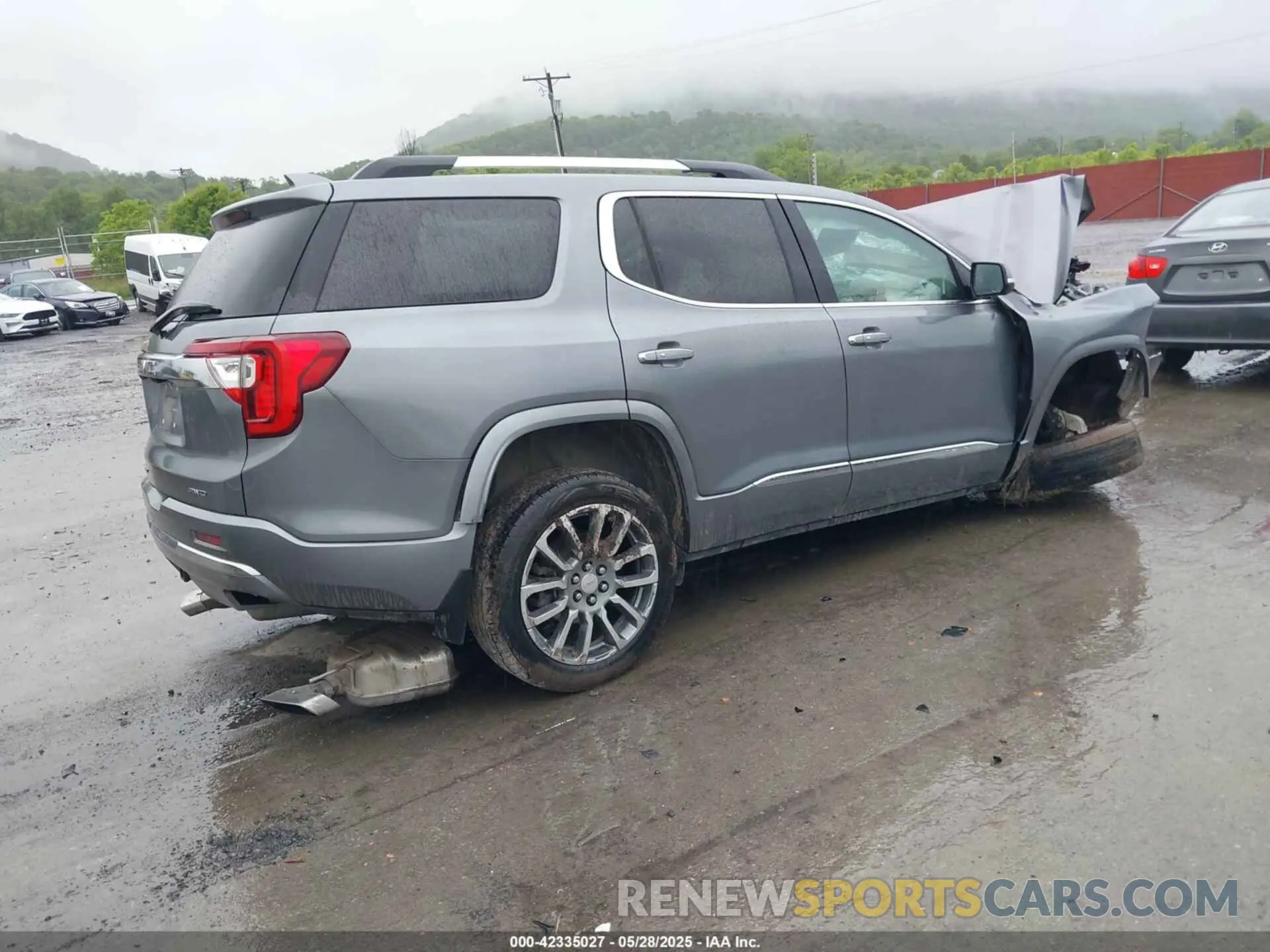 4 Photograph of a damaged car 1GKKNXLS1MZ160927 GMC ACADIA 2021